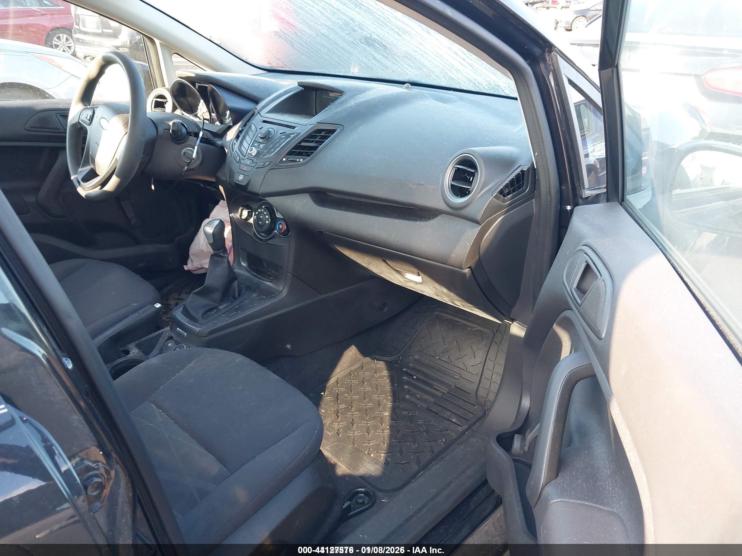 FORD FIESTA image 5
