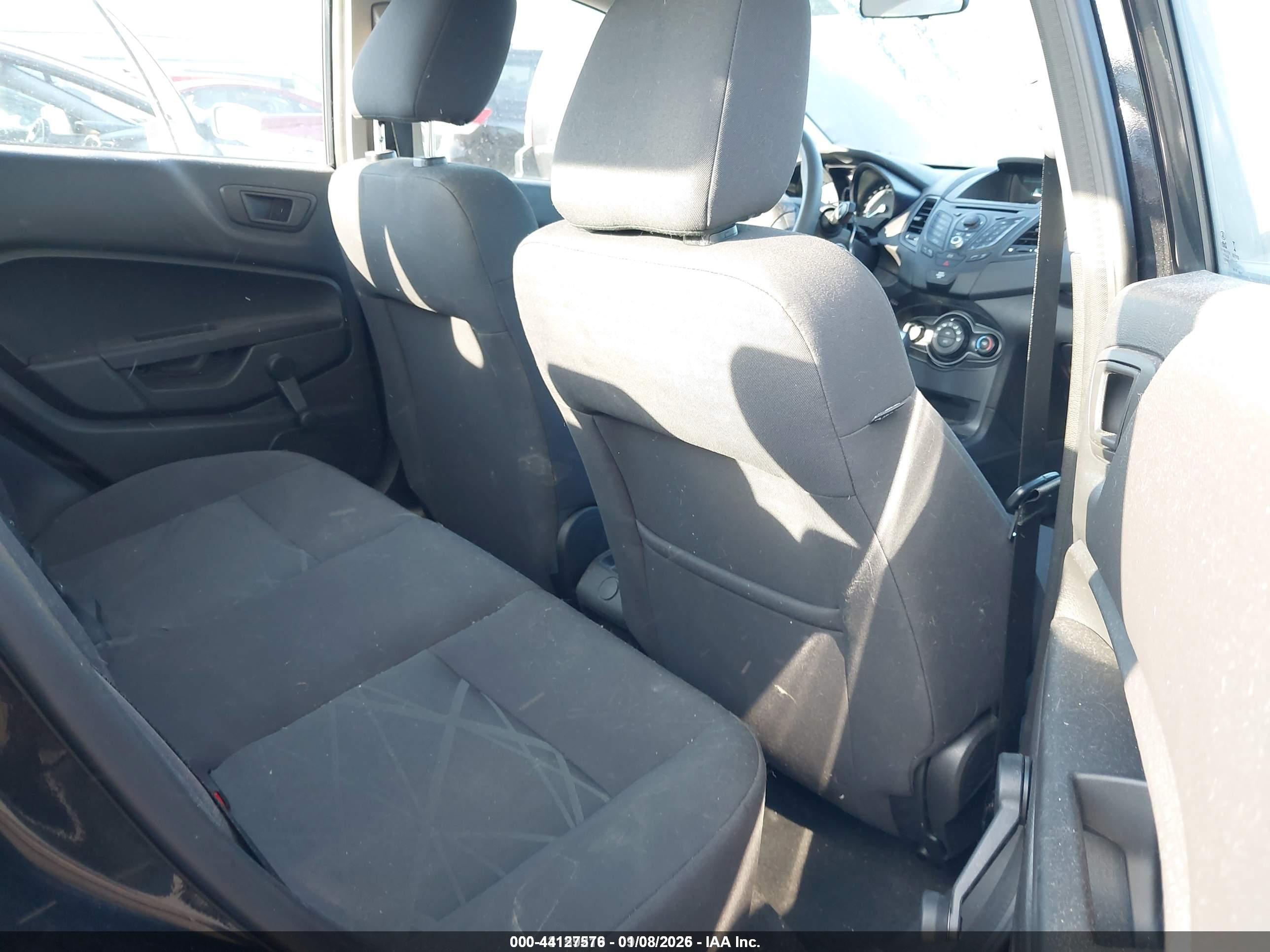 FORD FIESTA image 8