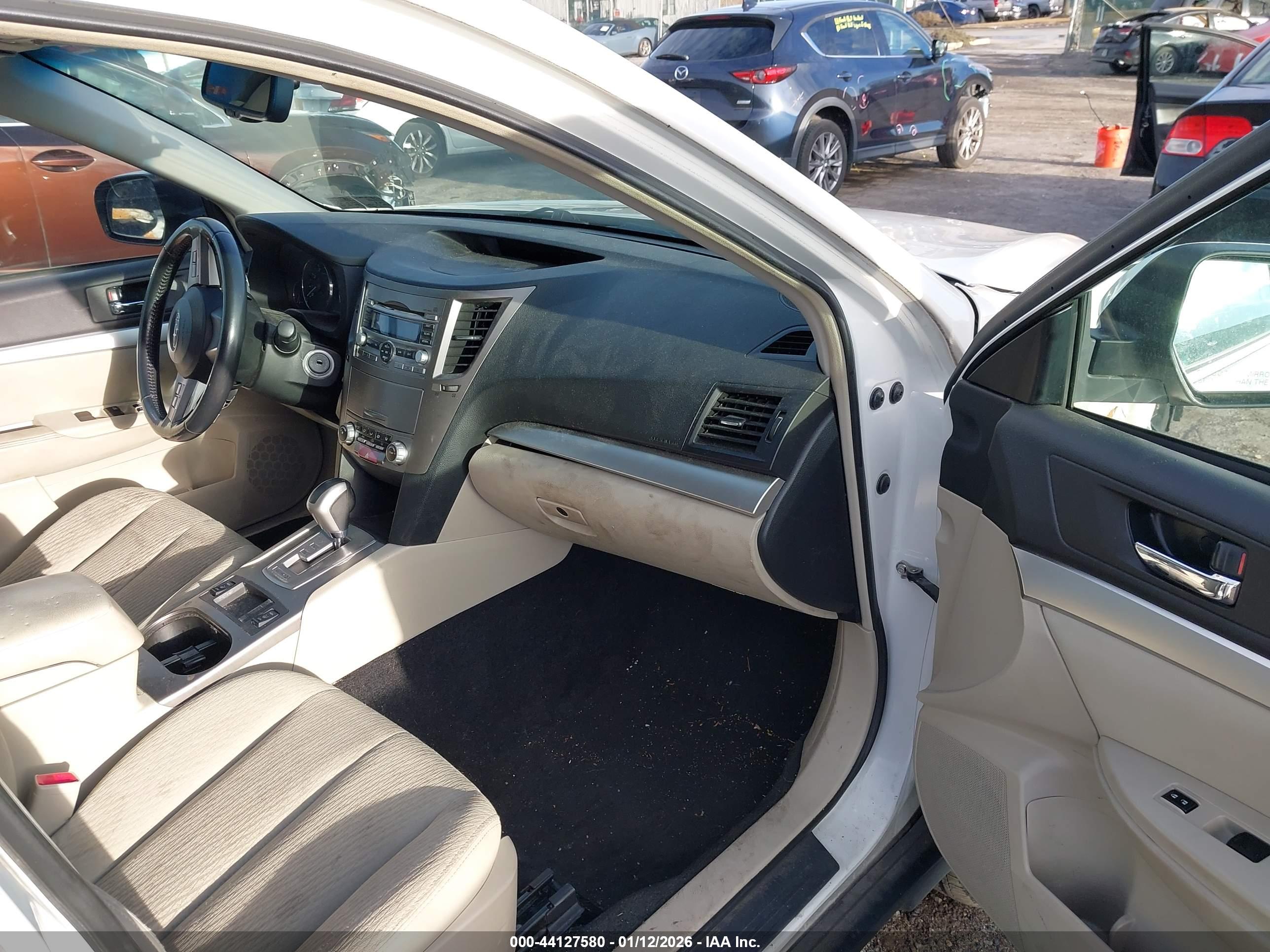SUBARU OUTBACK image 5