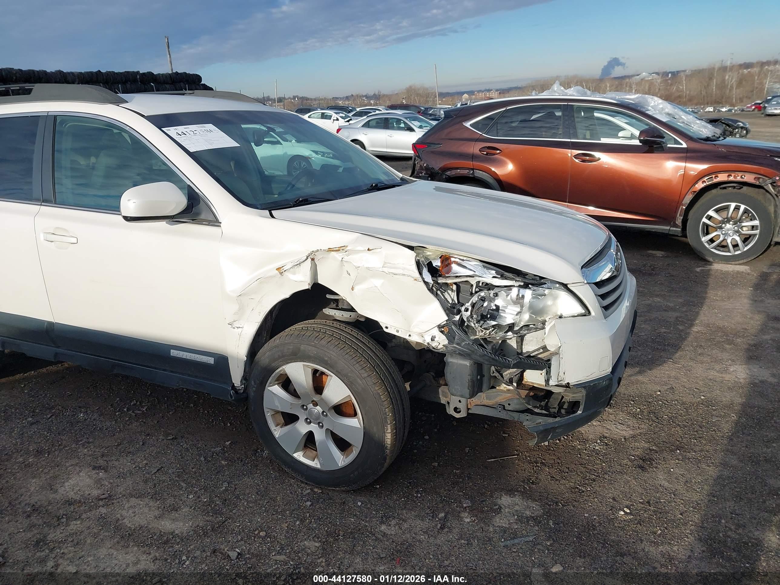 SUBARU OUTBACK image 6