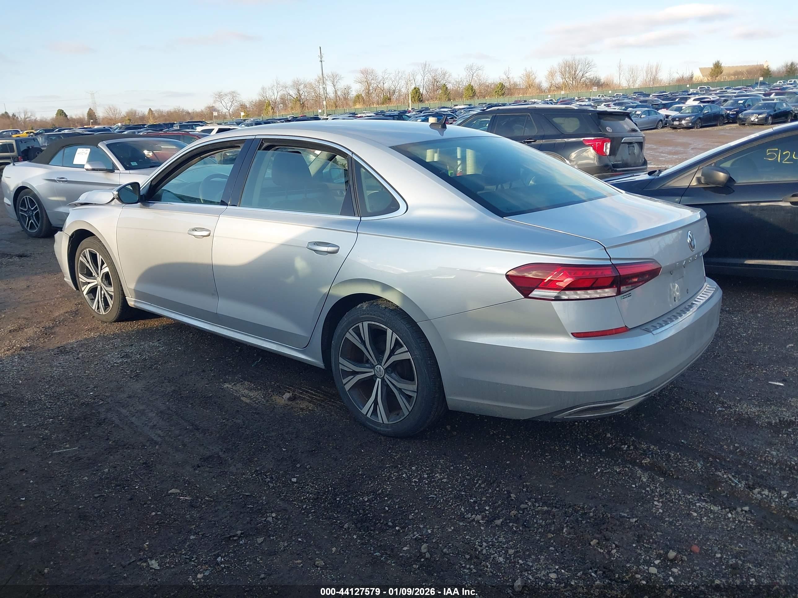 VOLKSWAGEN PASSAT image 3