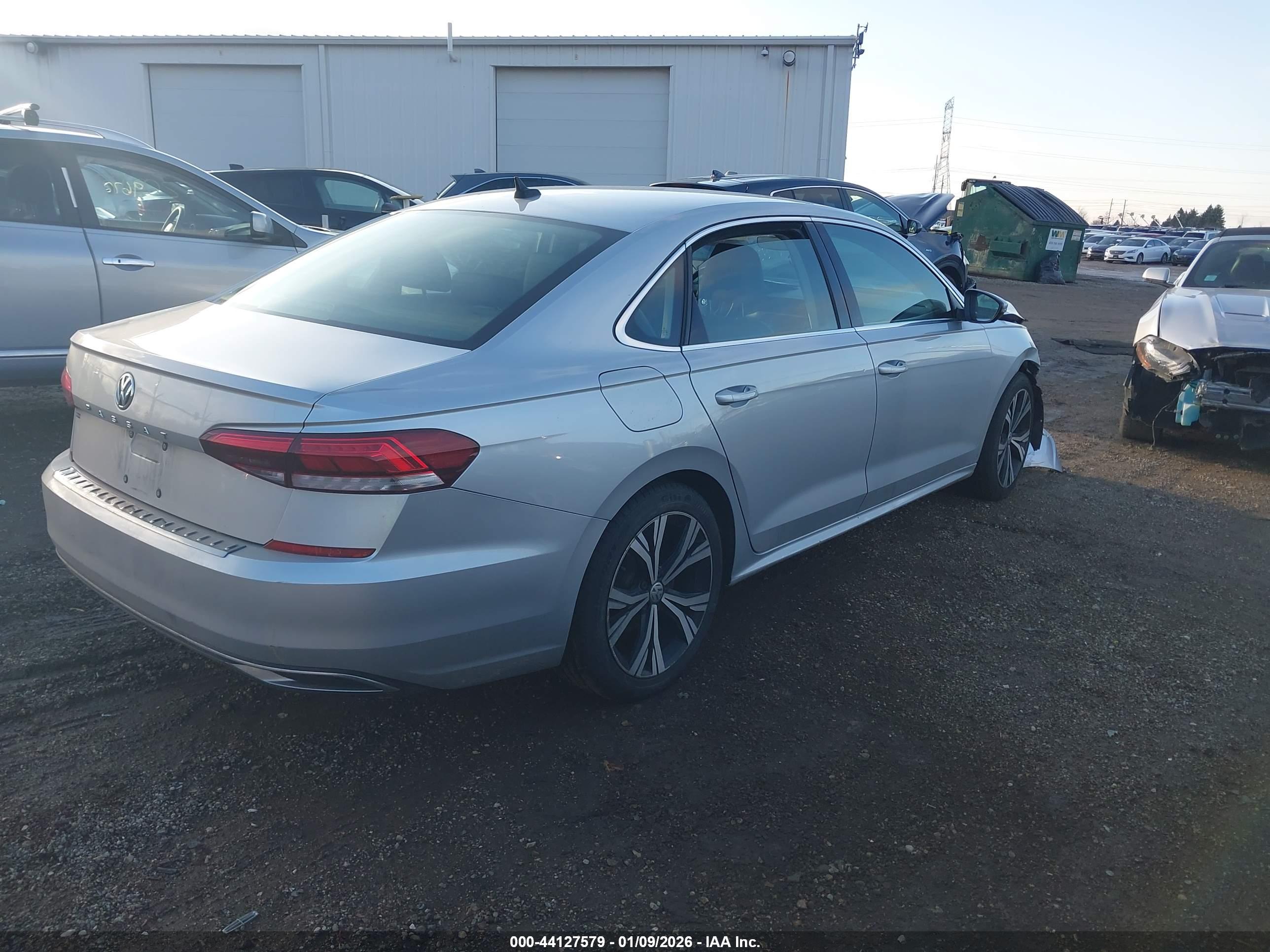 VOLKSWAGEN PASSAT image 4