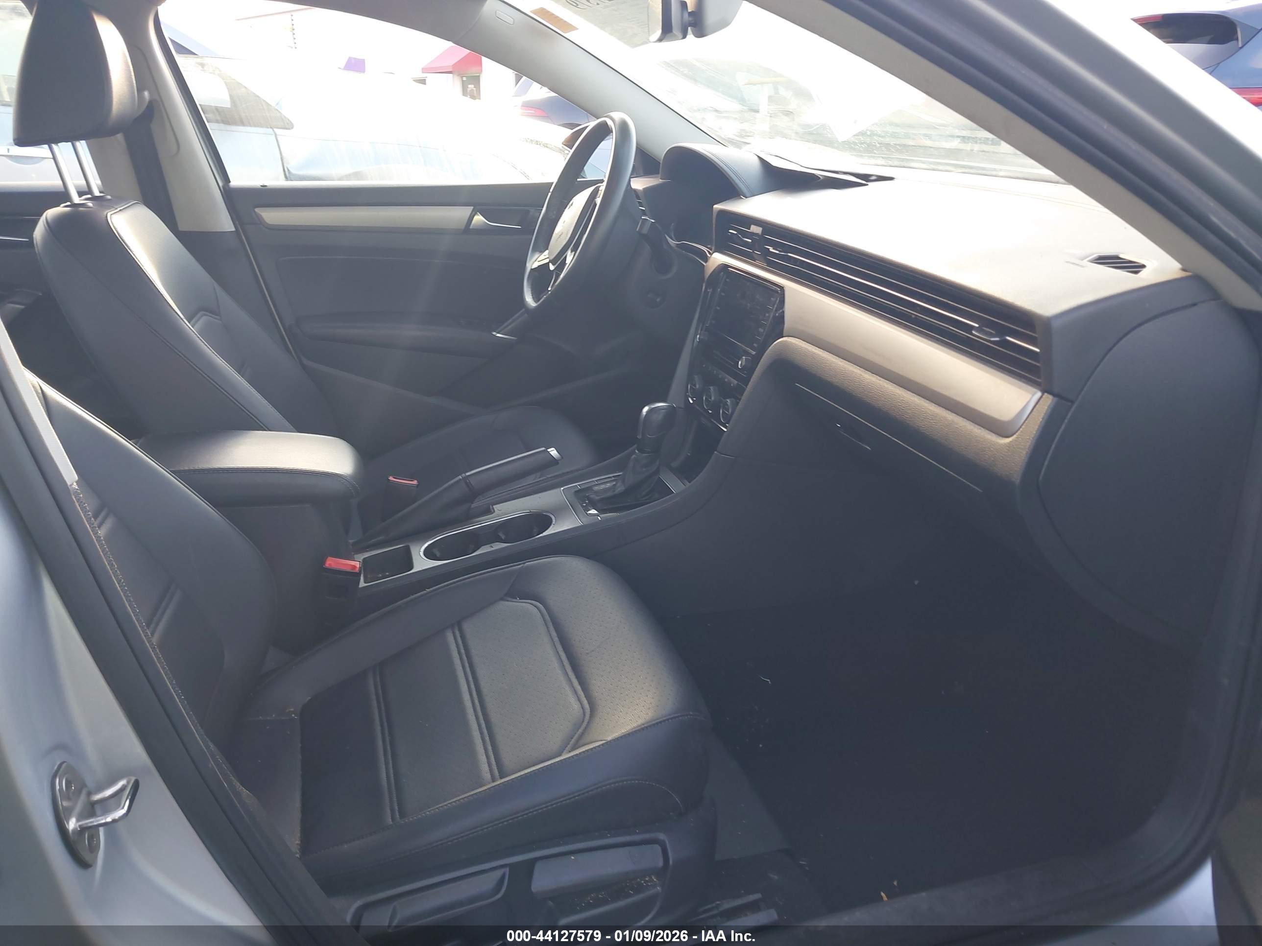VOLKSWAGEN PASSAT image 5