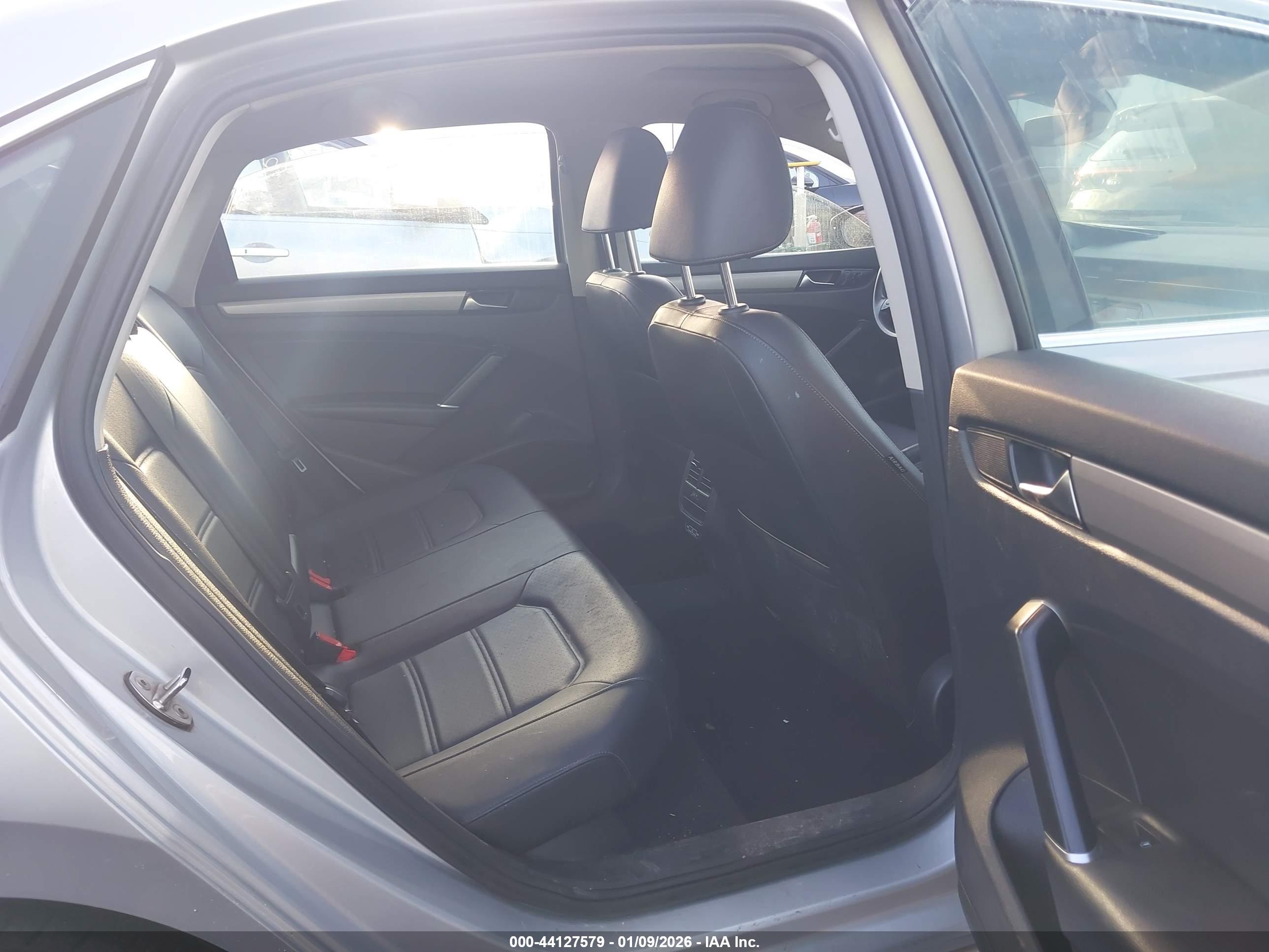 VOLKSWAGEN PASSAT image 8