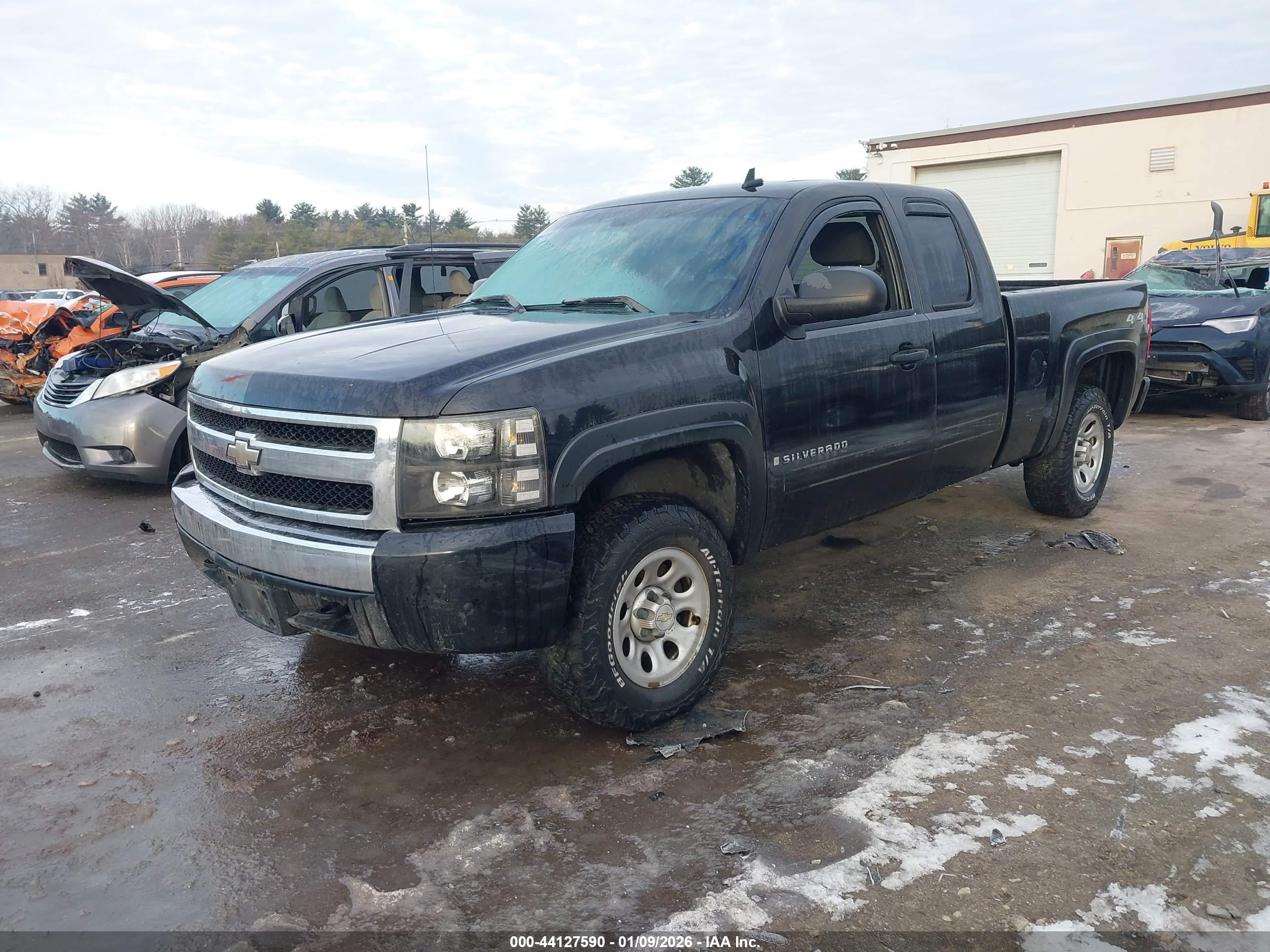 CHEVROLET SILVERADO image 2