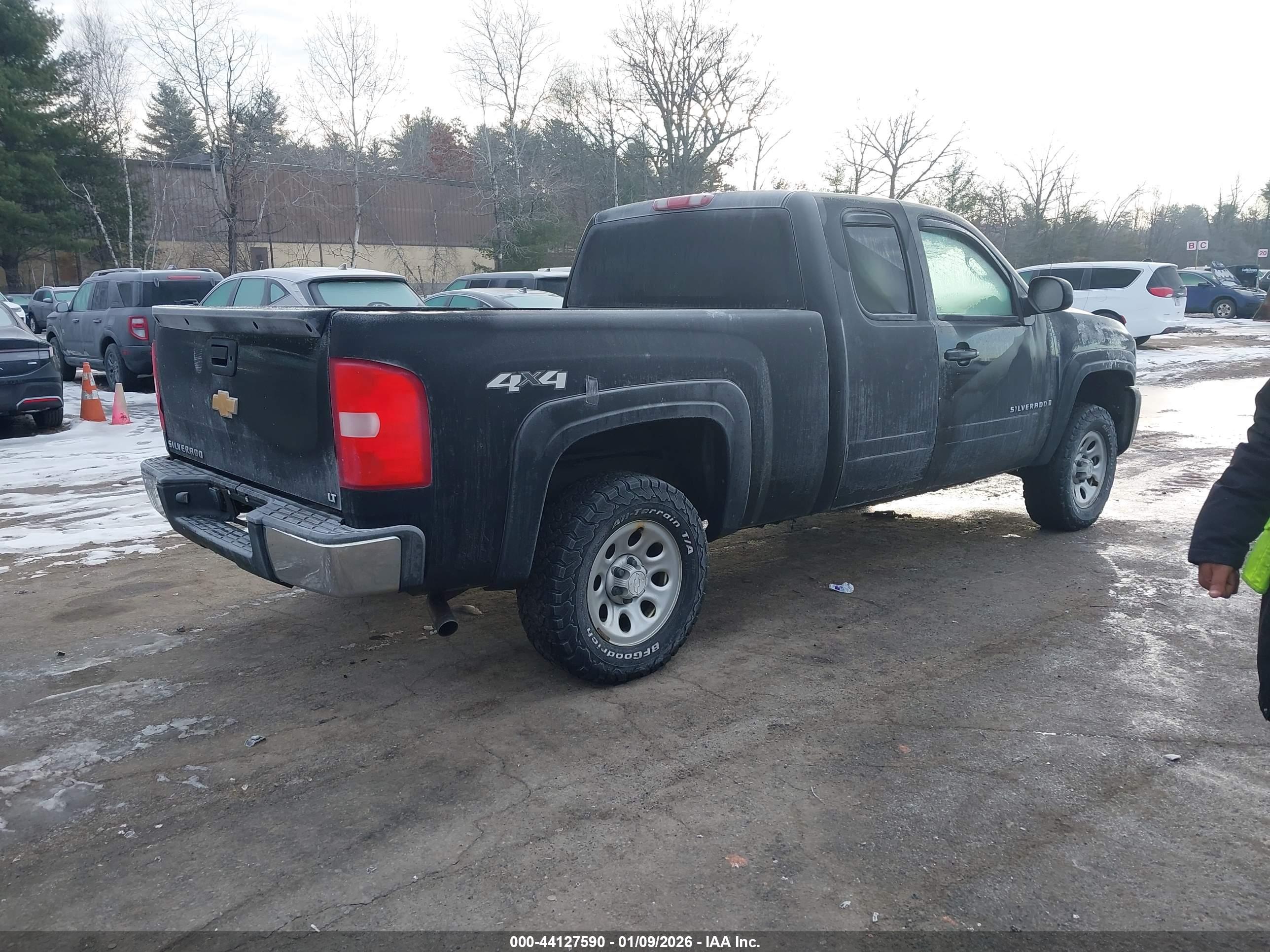 CHEVROLET SILVERADO image 4