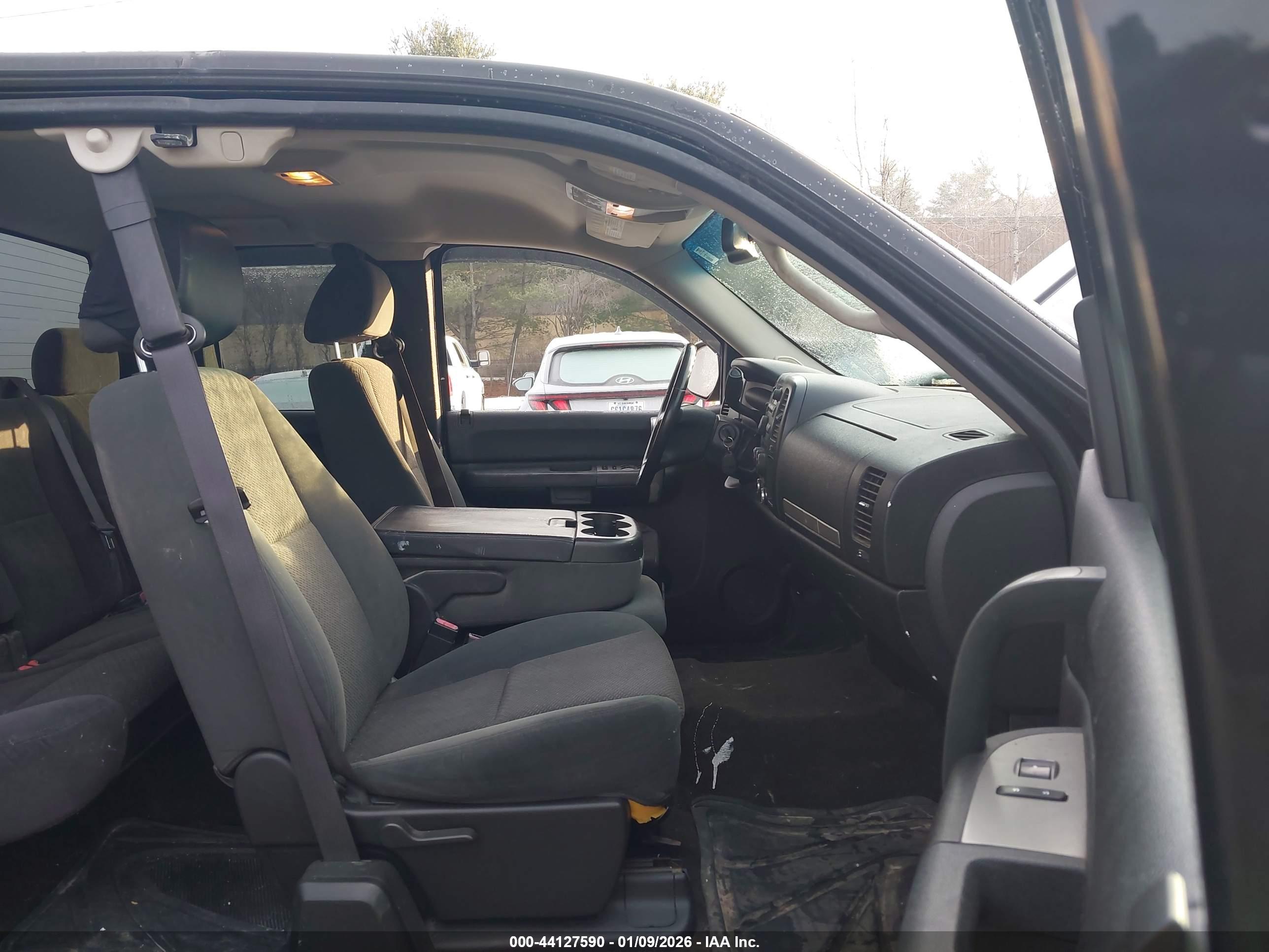 CHEVROLET SILVERADO image 5