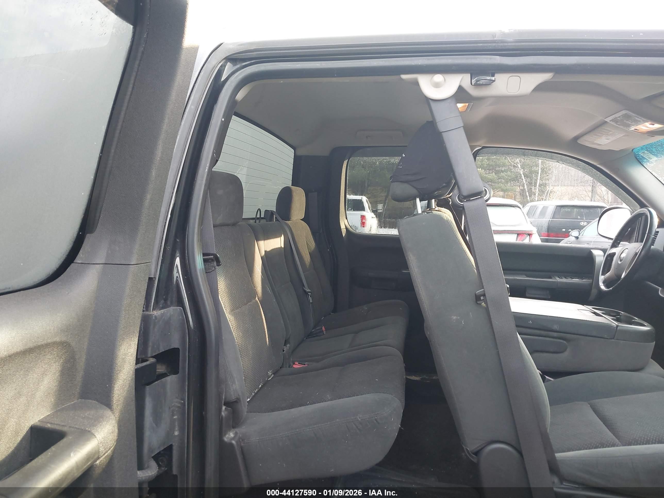 CHEVROLET SILVERADO image 8