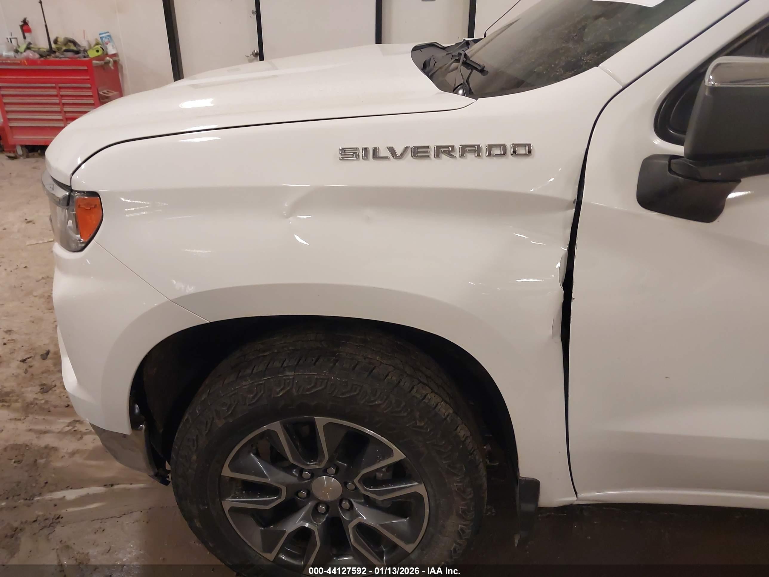CHEVROLET SILVERADO image 6