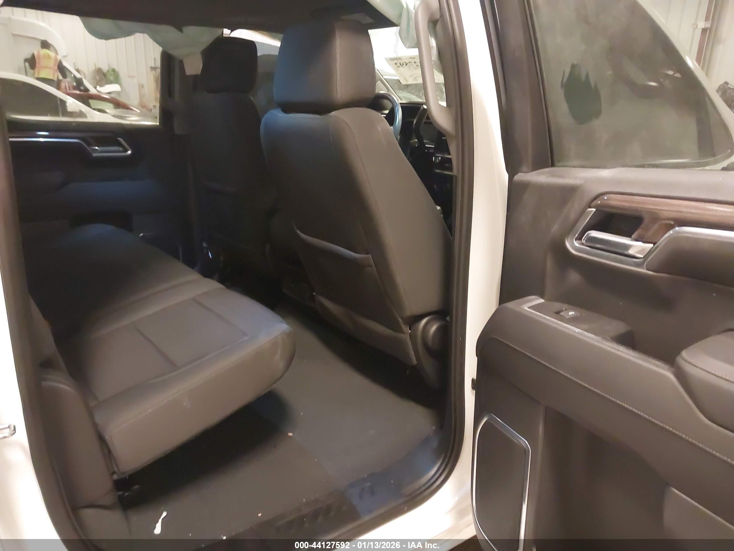 CHEVROLET SILVERADO image 8
