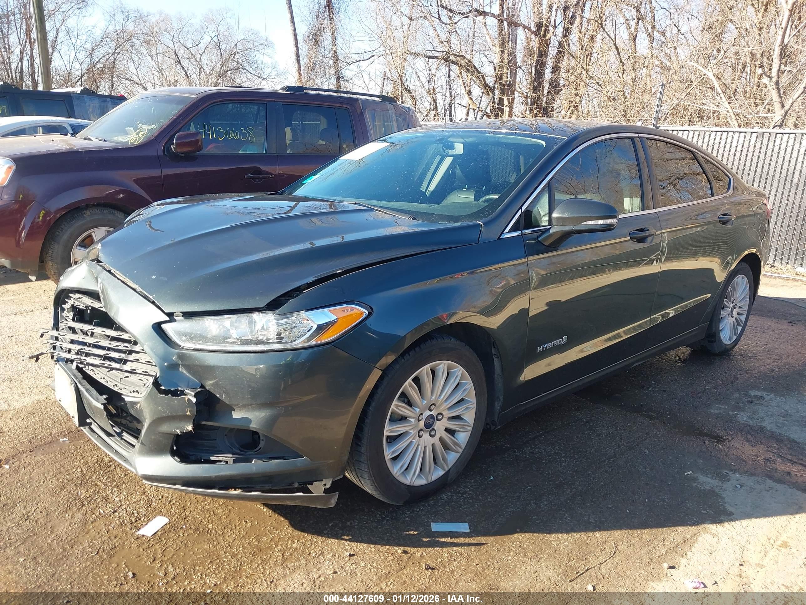 FORD FUSION image 2