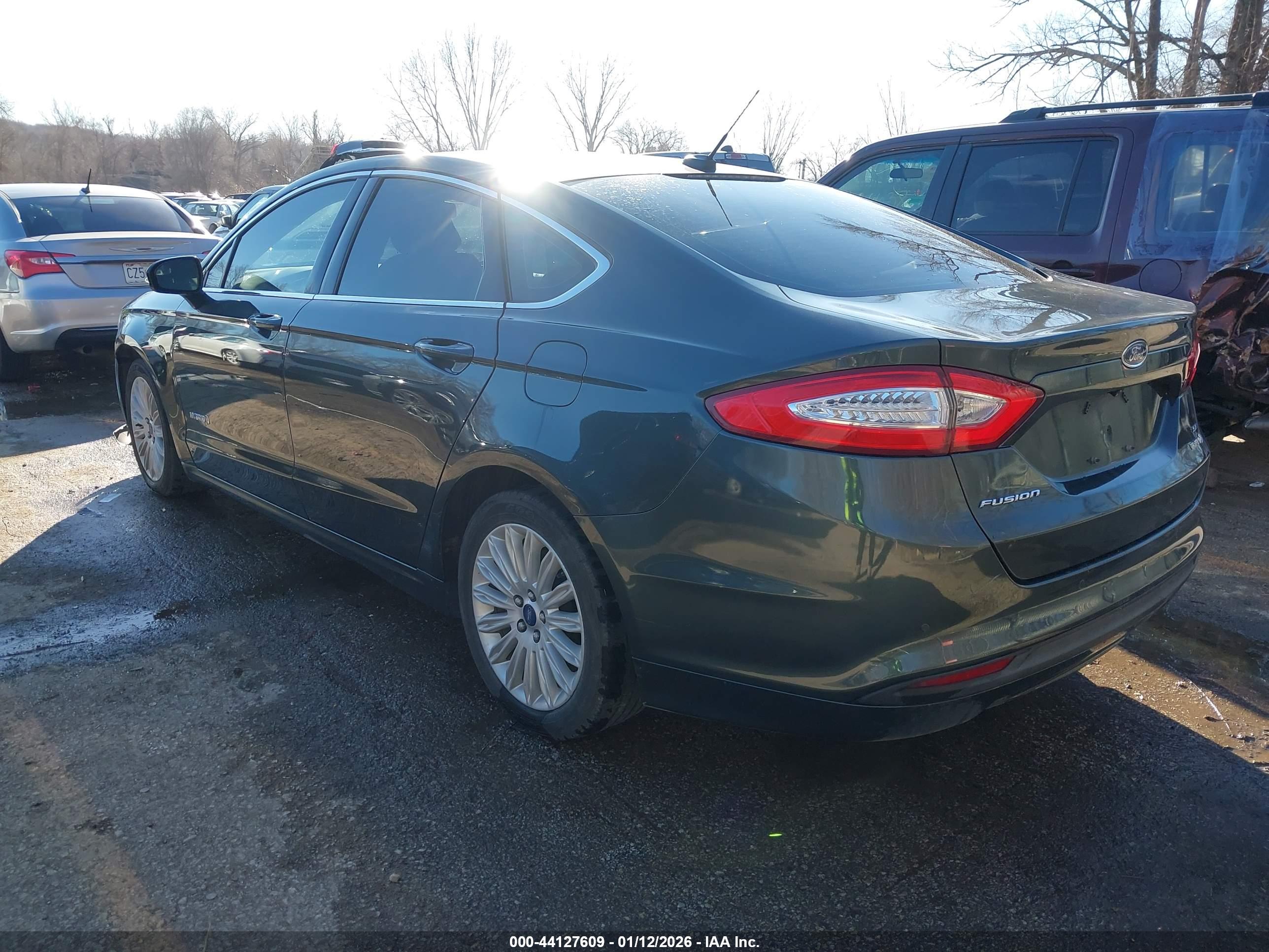 FORD FUSION image 3