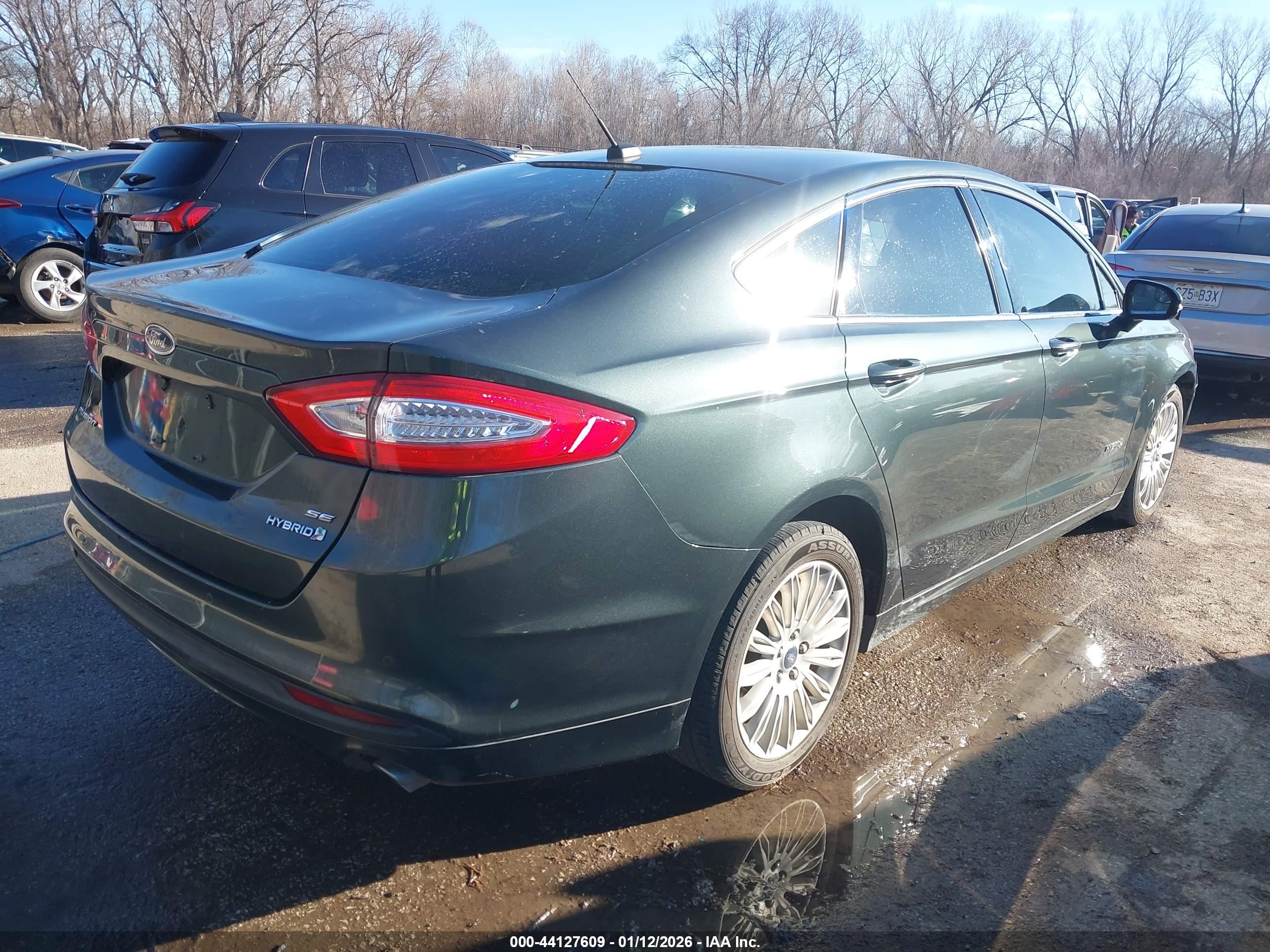 FORD FUSION image 4