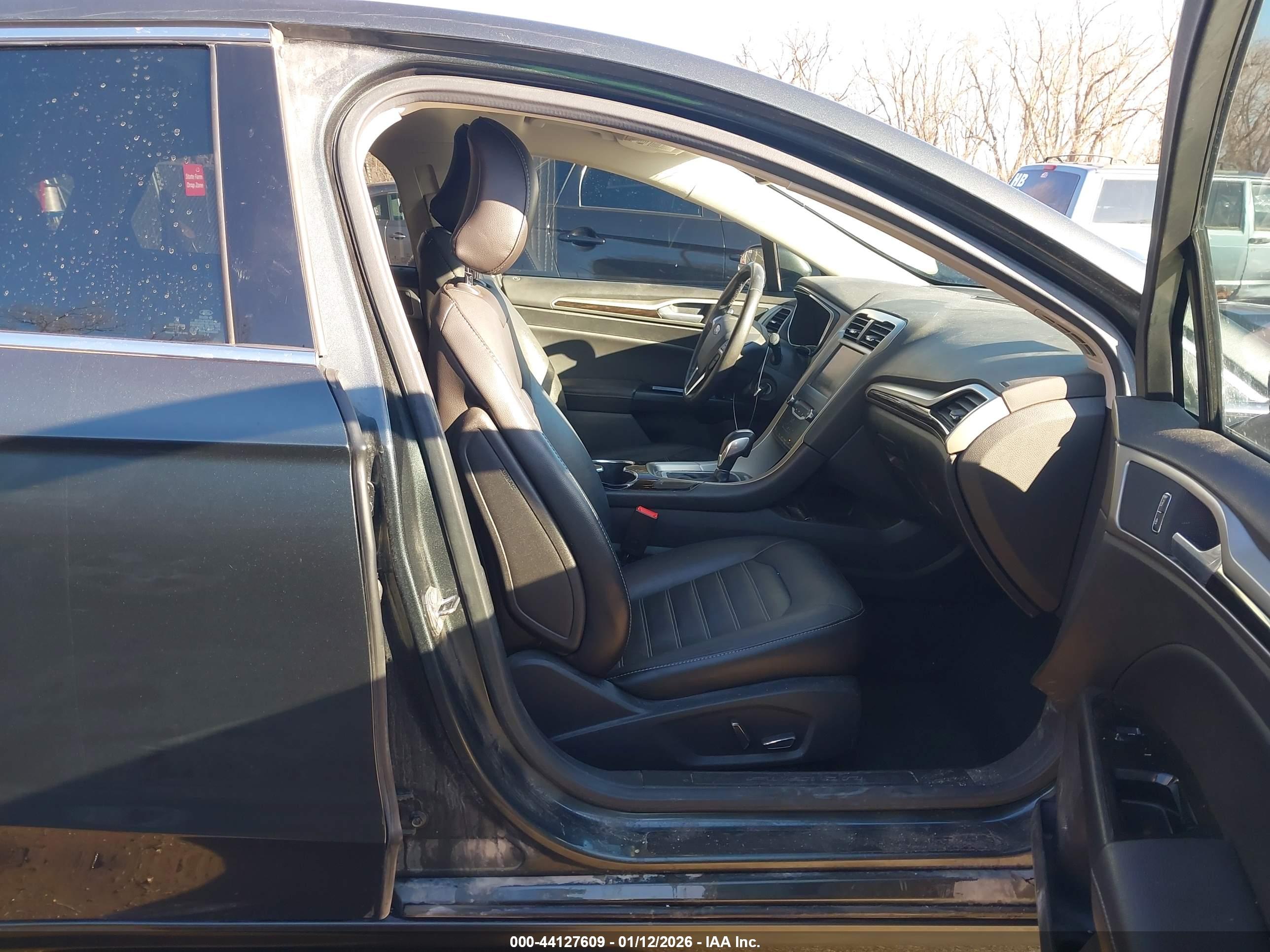FORD FUSION image 5