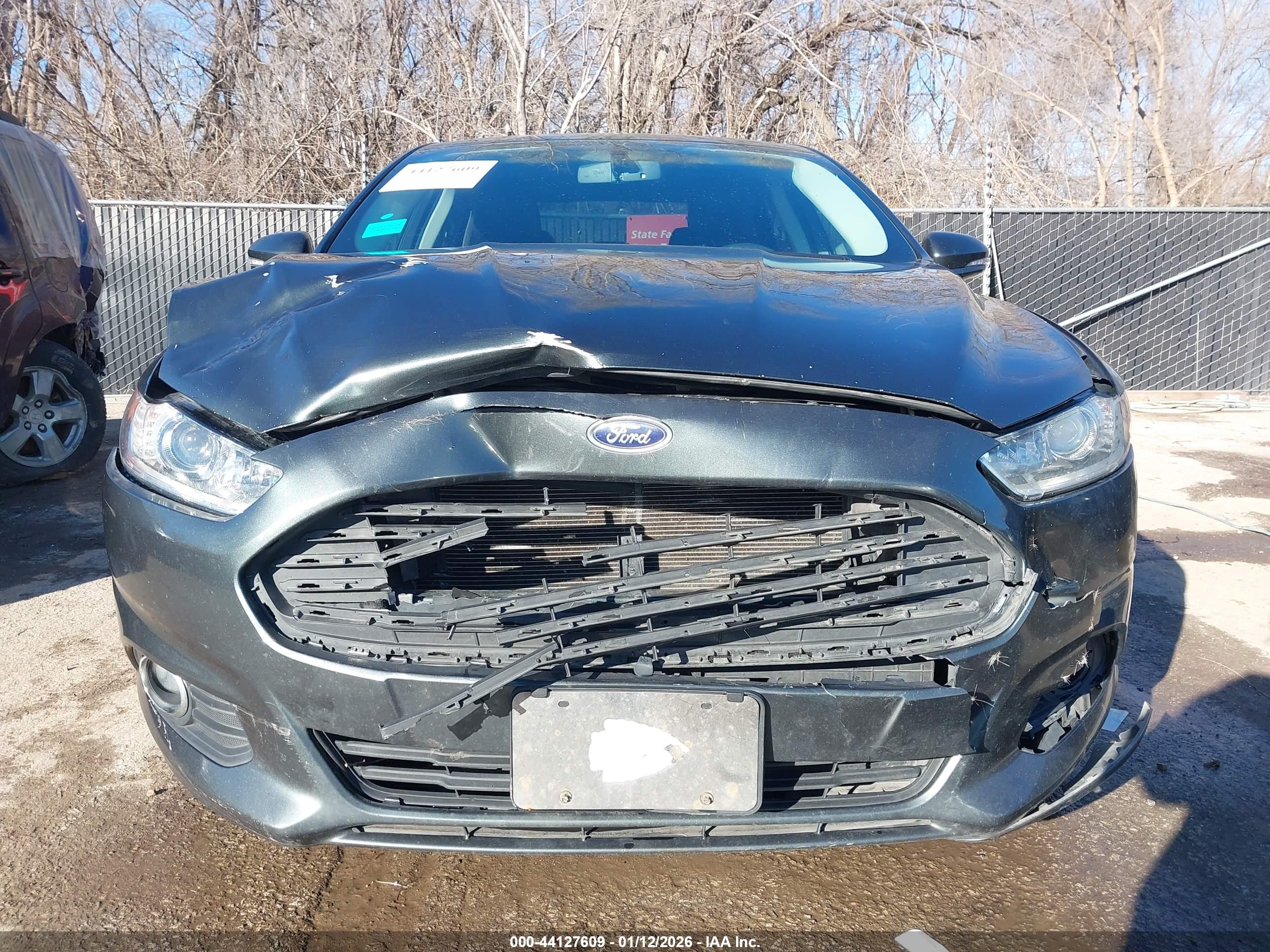 FORD FUSION image 6