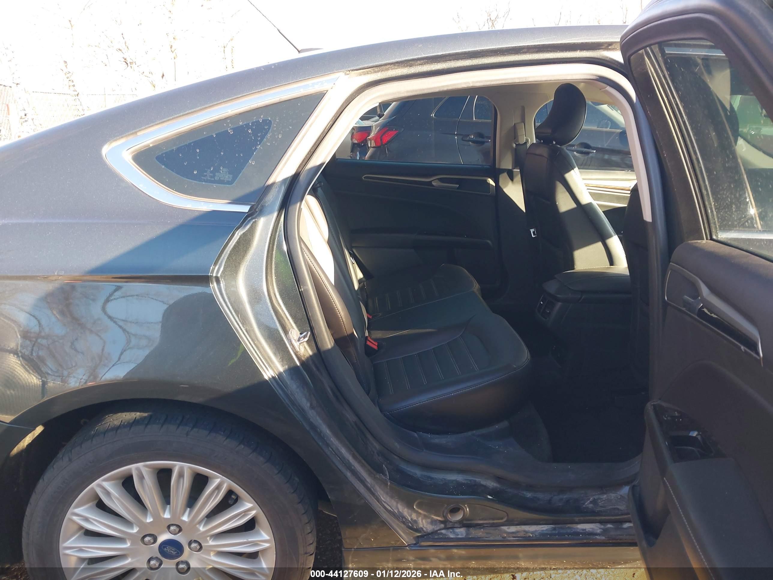 FORD FUSION image 8