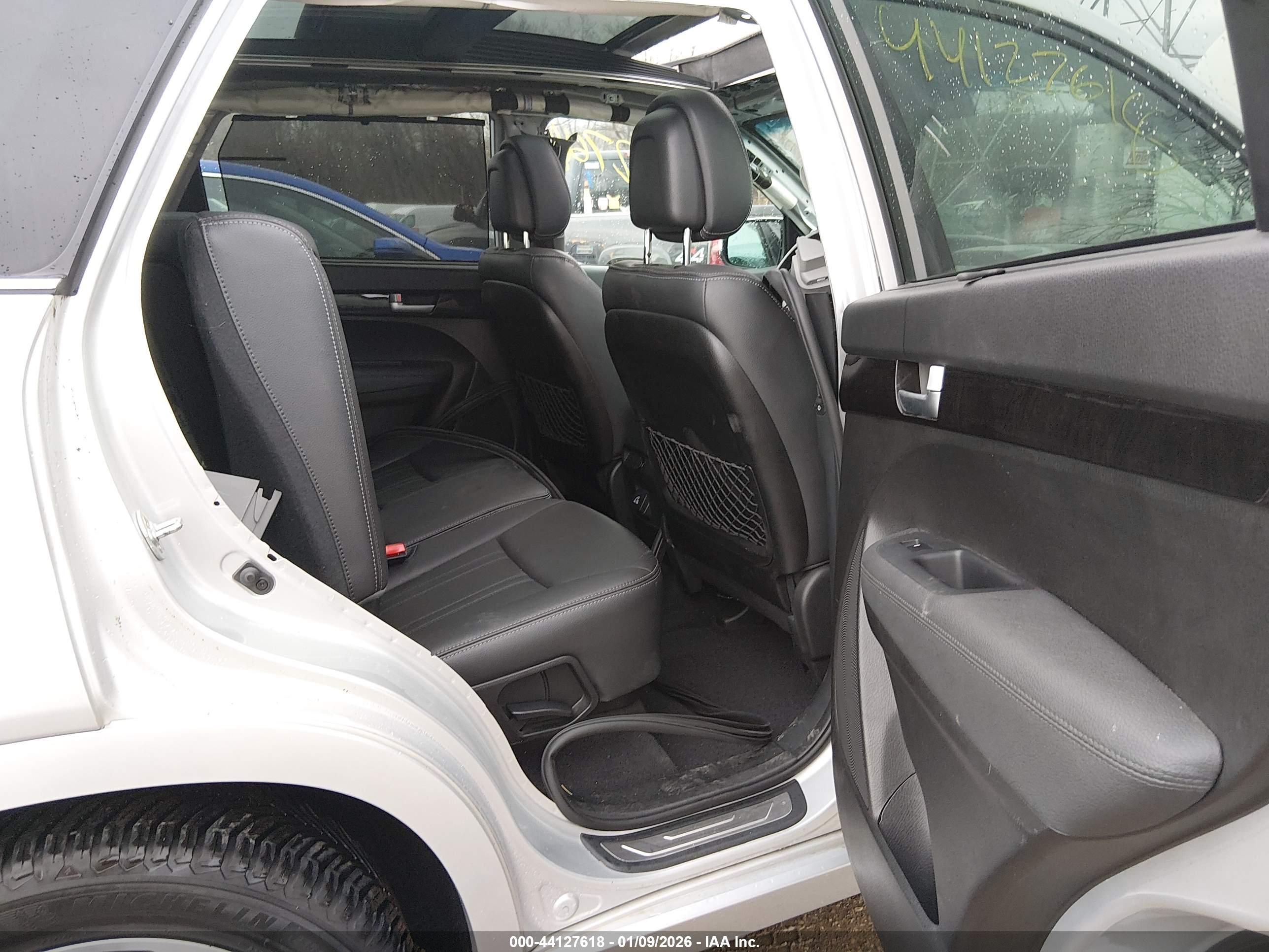 KIA SORENTO image 8