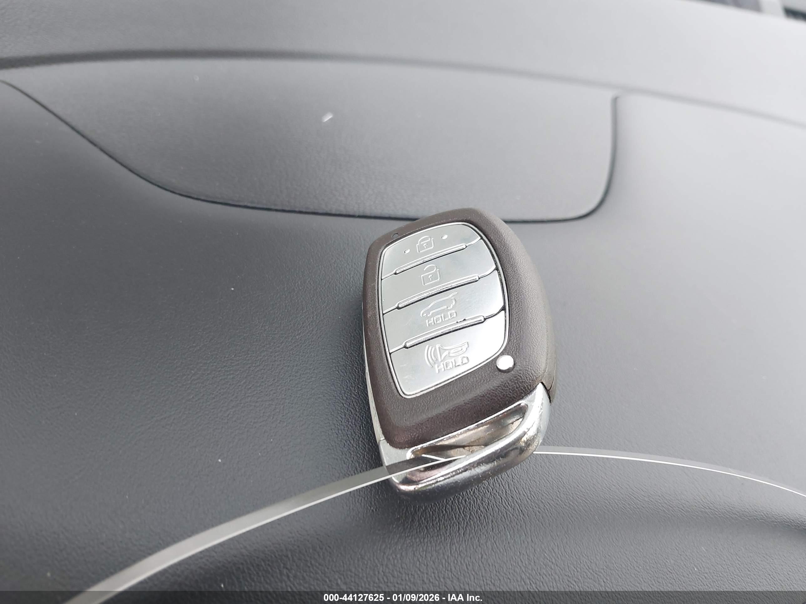 HYUNDAI TUCSON image 11