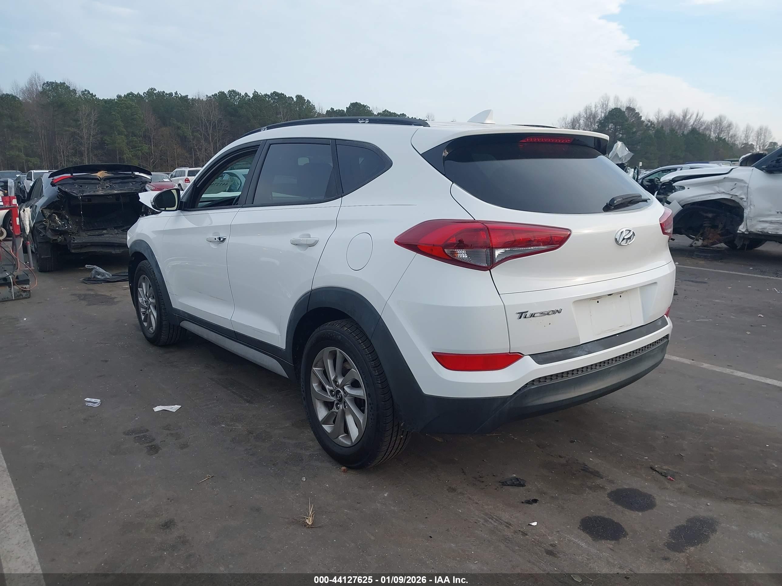 HYUNDAI TUCSON image 3