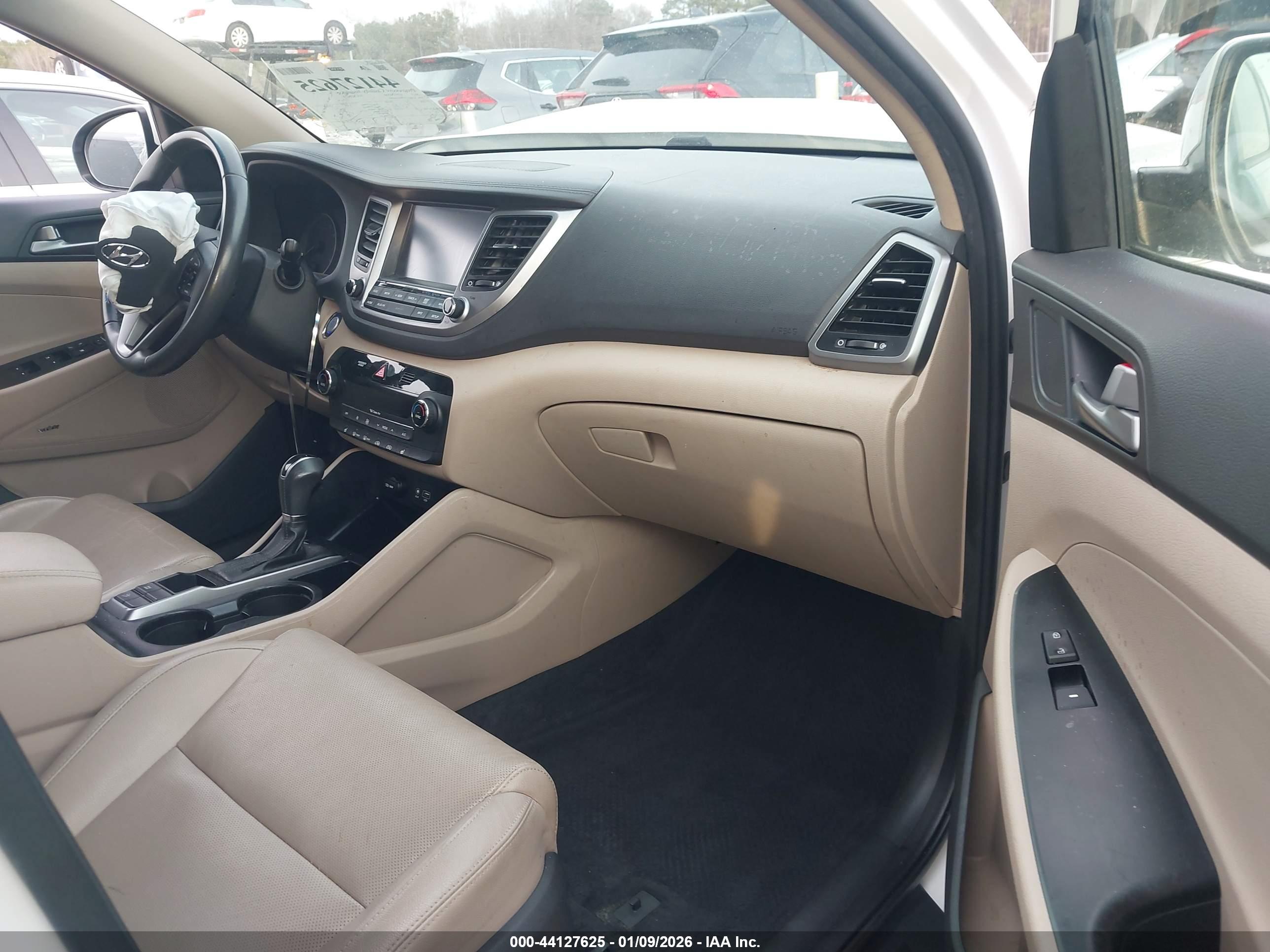 HYUNDAI TUCSON image 5