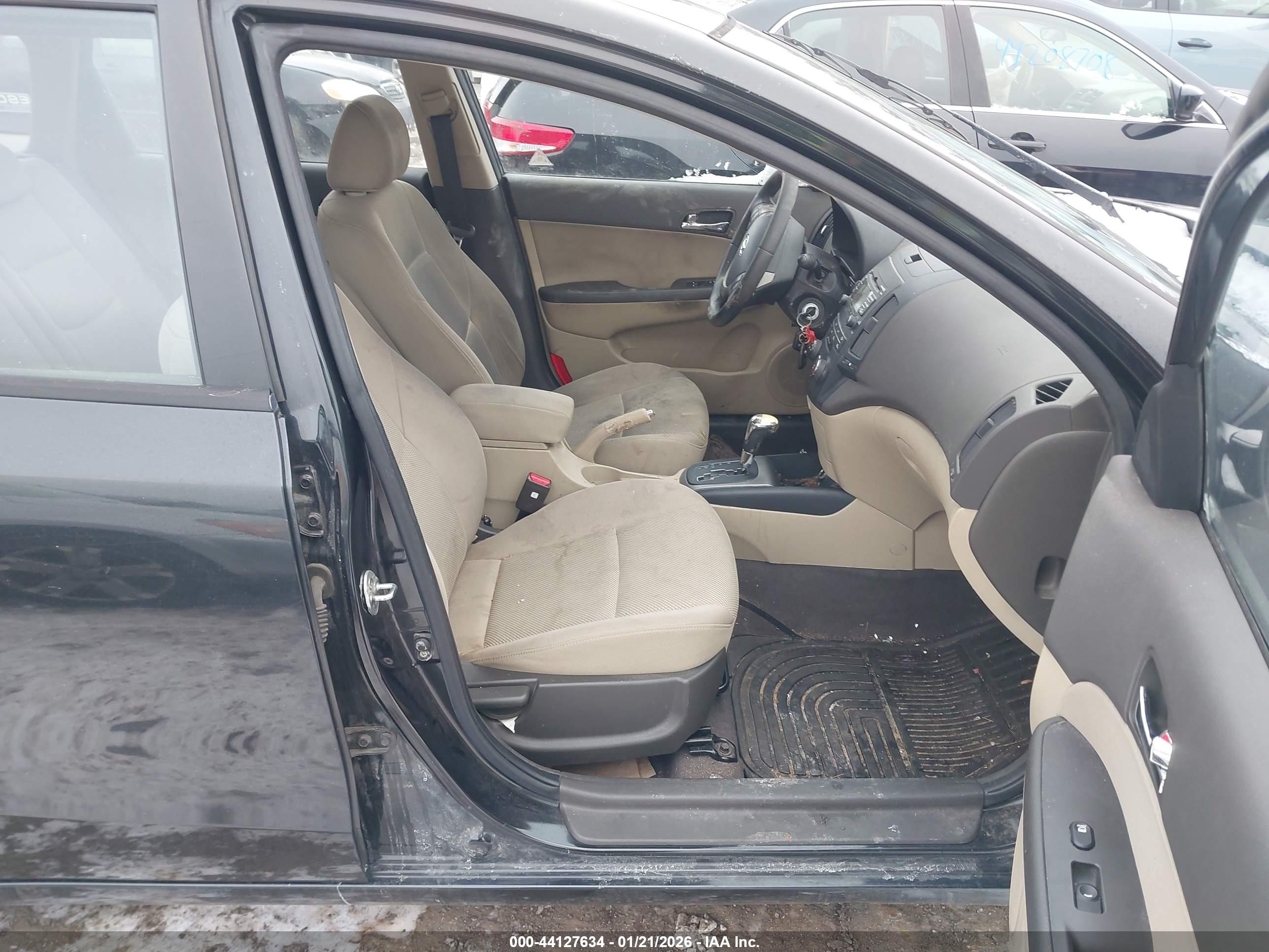 HYUNDAI ELANTRA image 5