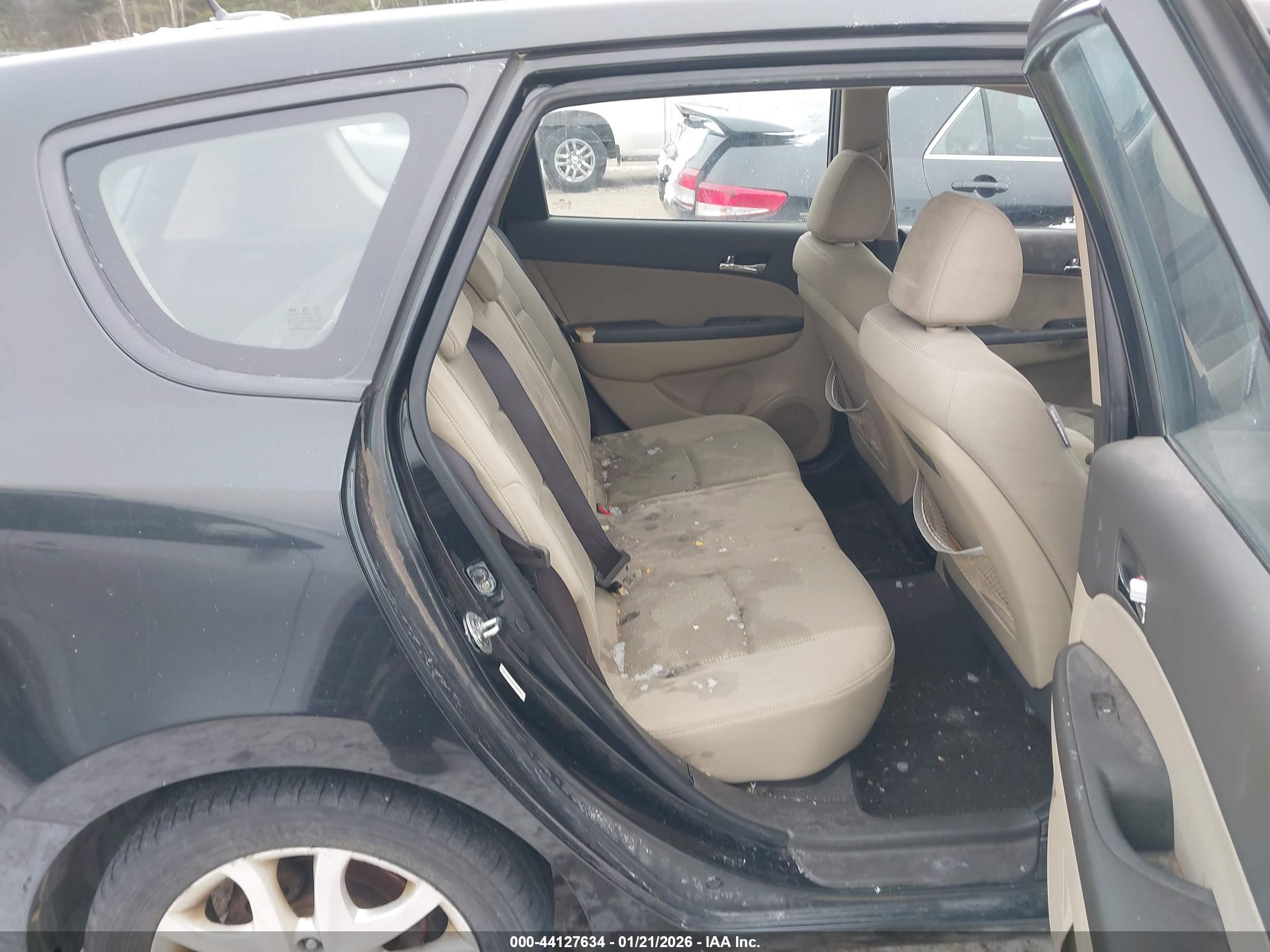 HYUNDAI ELANTRA image 8