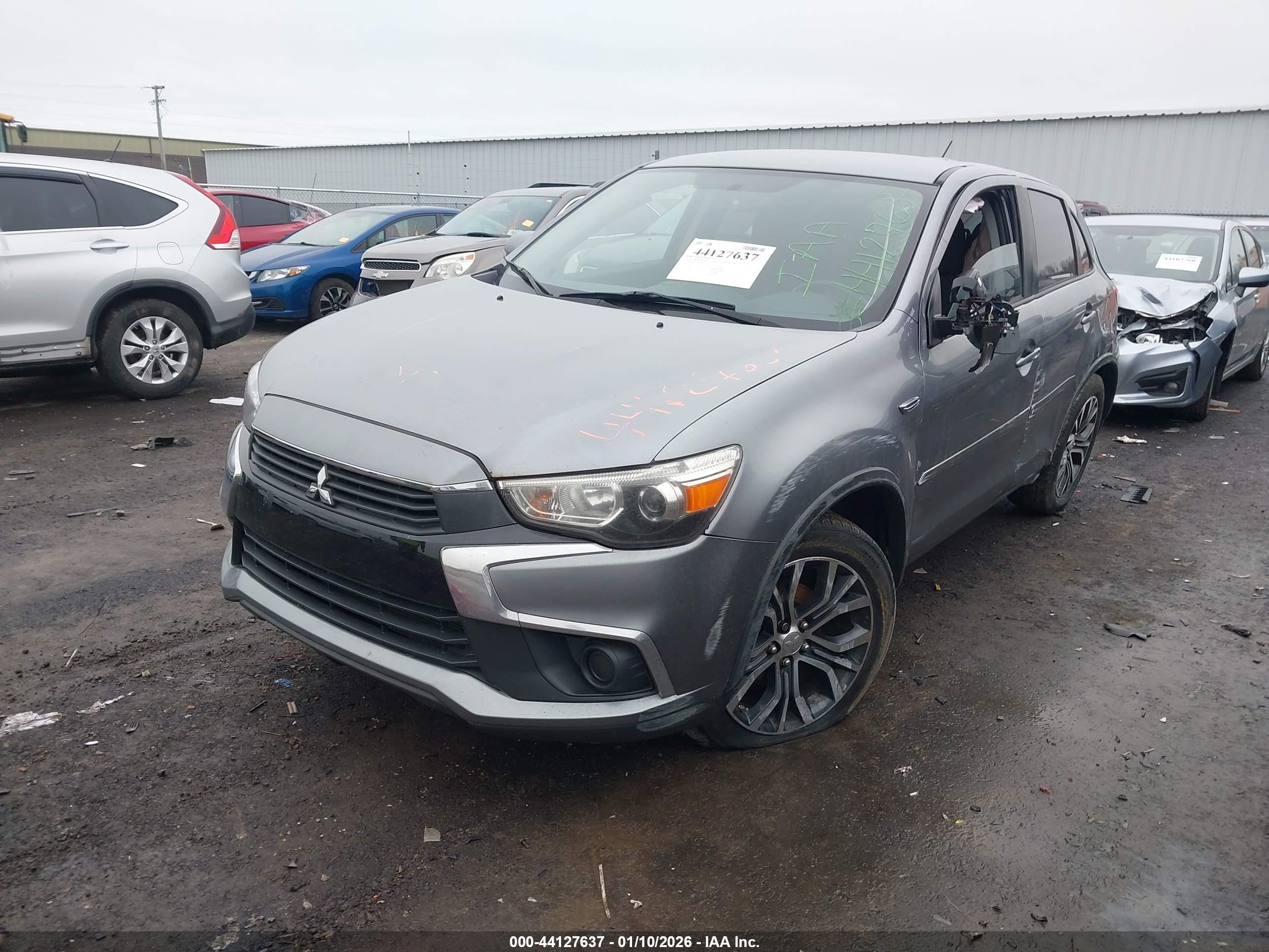 MITSUBISHI OUTLANDER image 2