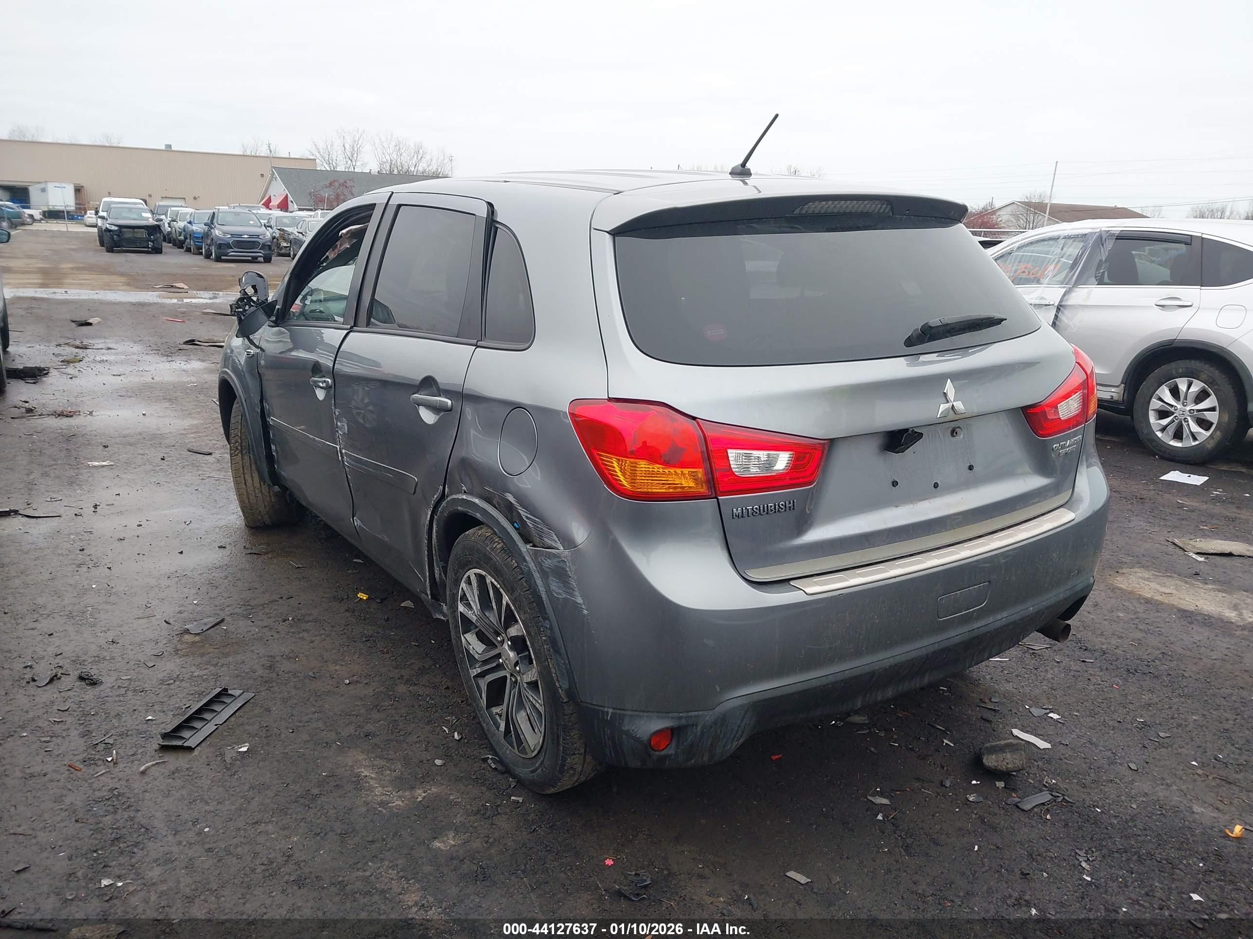 MITSUBISHI OUTLANDER image 3