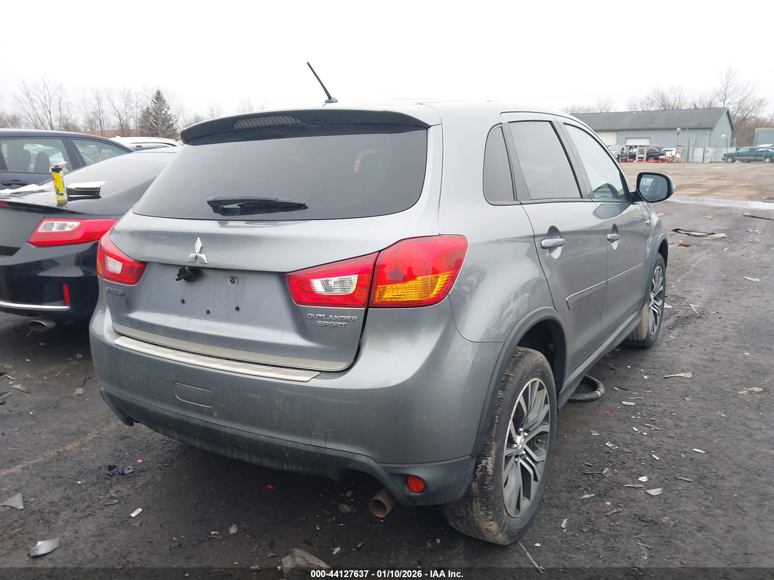 MITSUBISHI OUTLANDER image 4