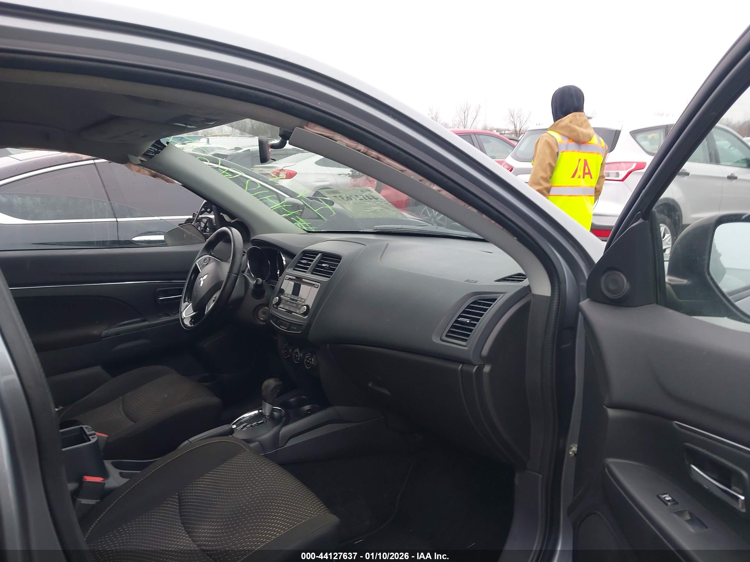 MITSUBISHI OUTLANDER image 5