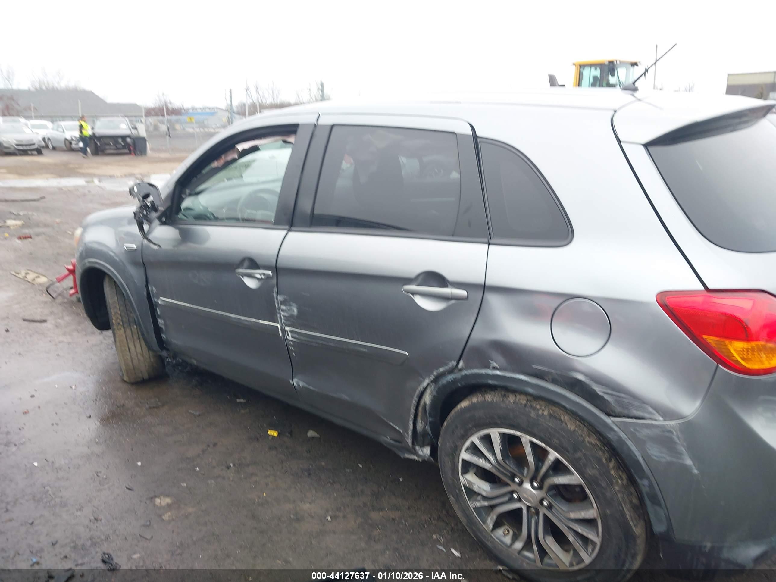MITSUBISHI OUTLANDER image 6