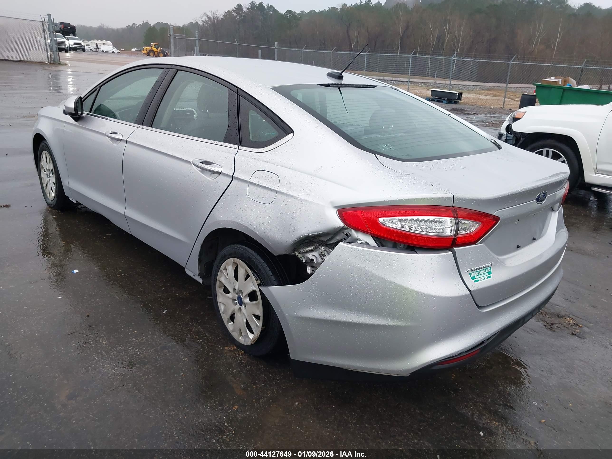 FORD FUSION image 3