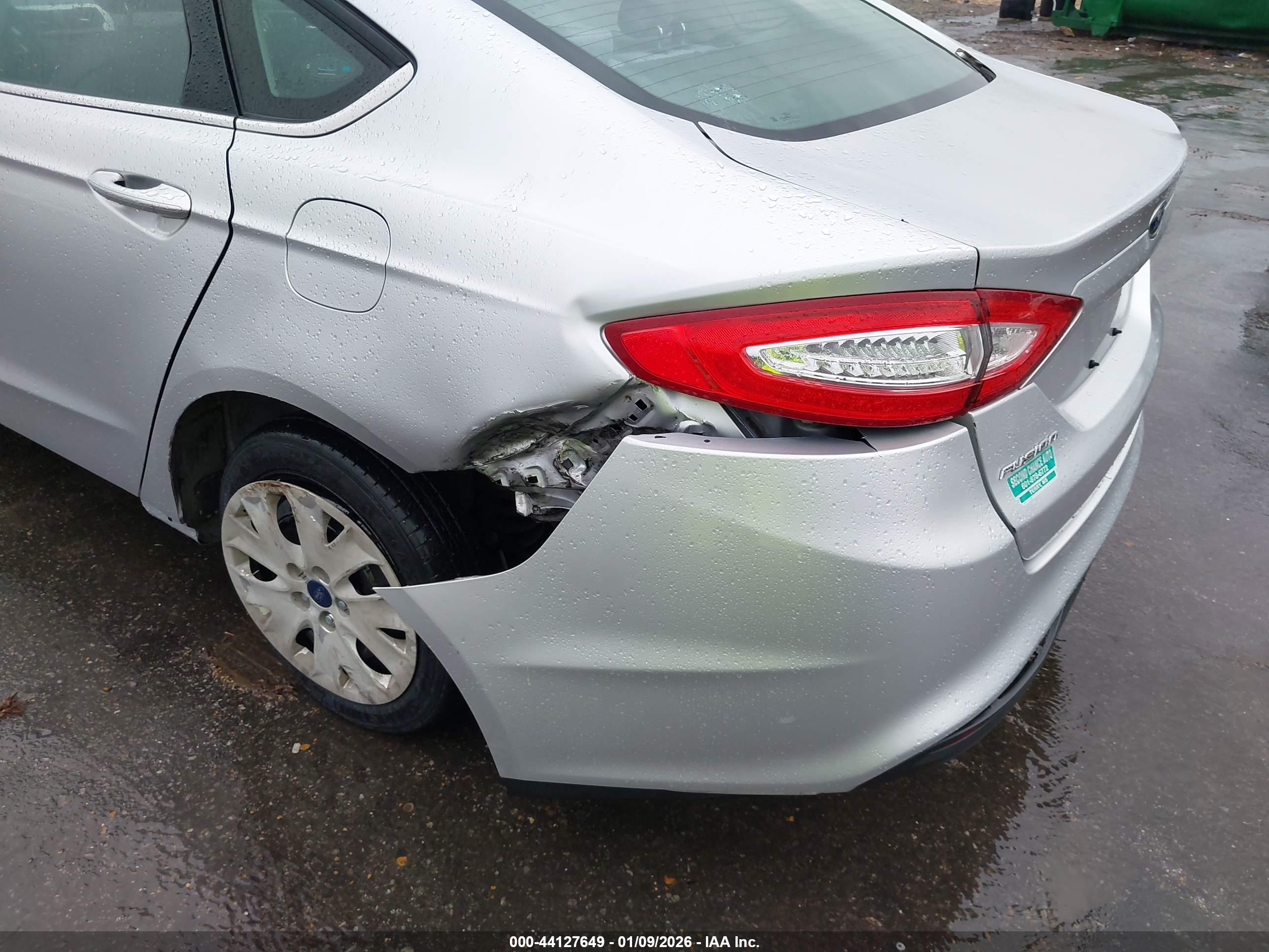 FORD FUSION image 6