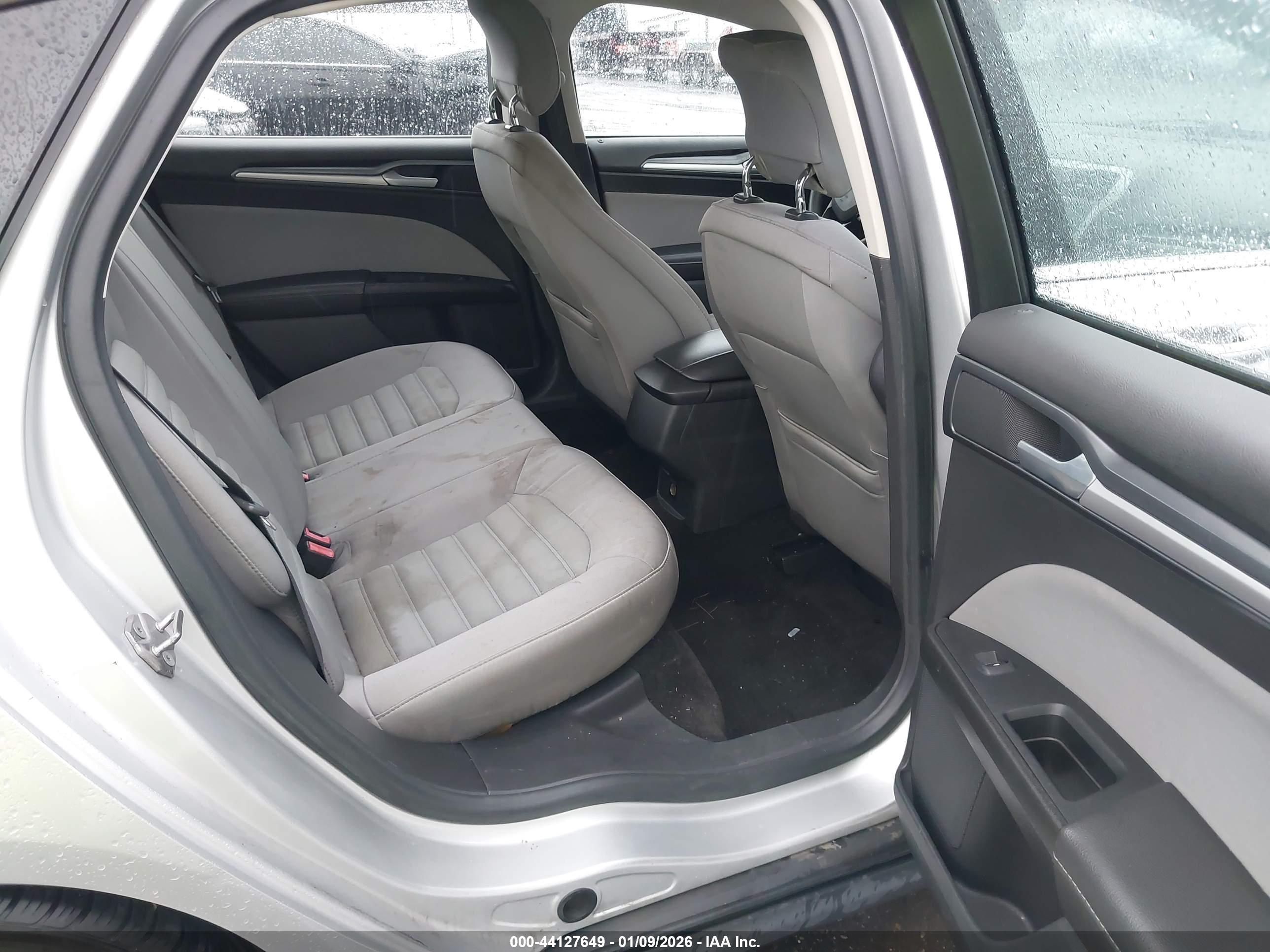 FORD FUSION image 8