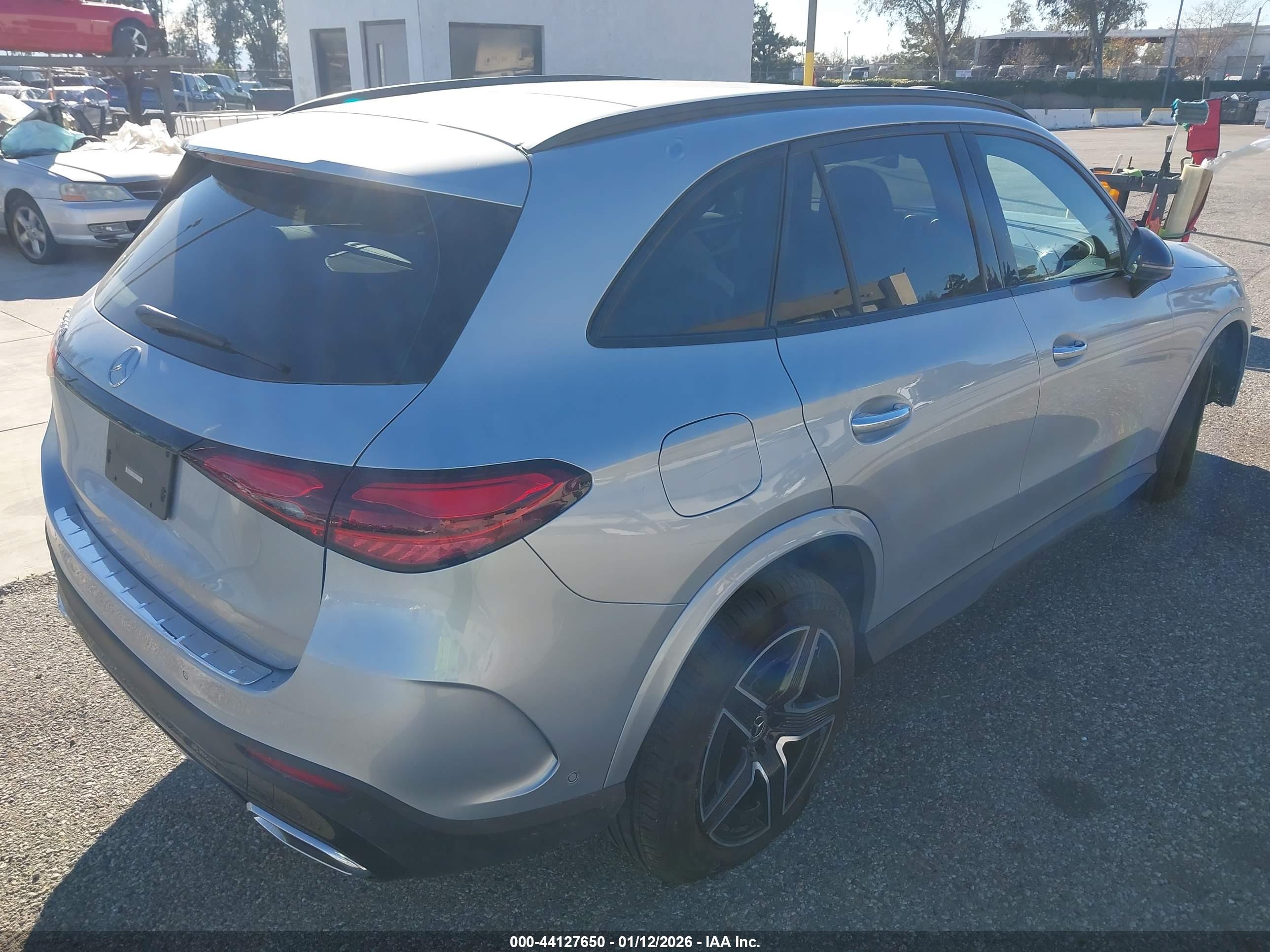 MERCEDES-BENZ GLC image 4