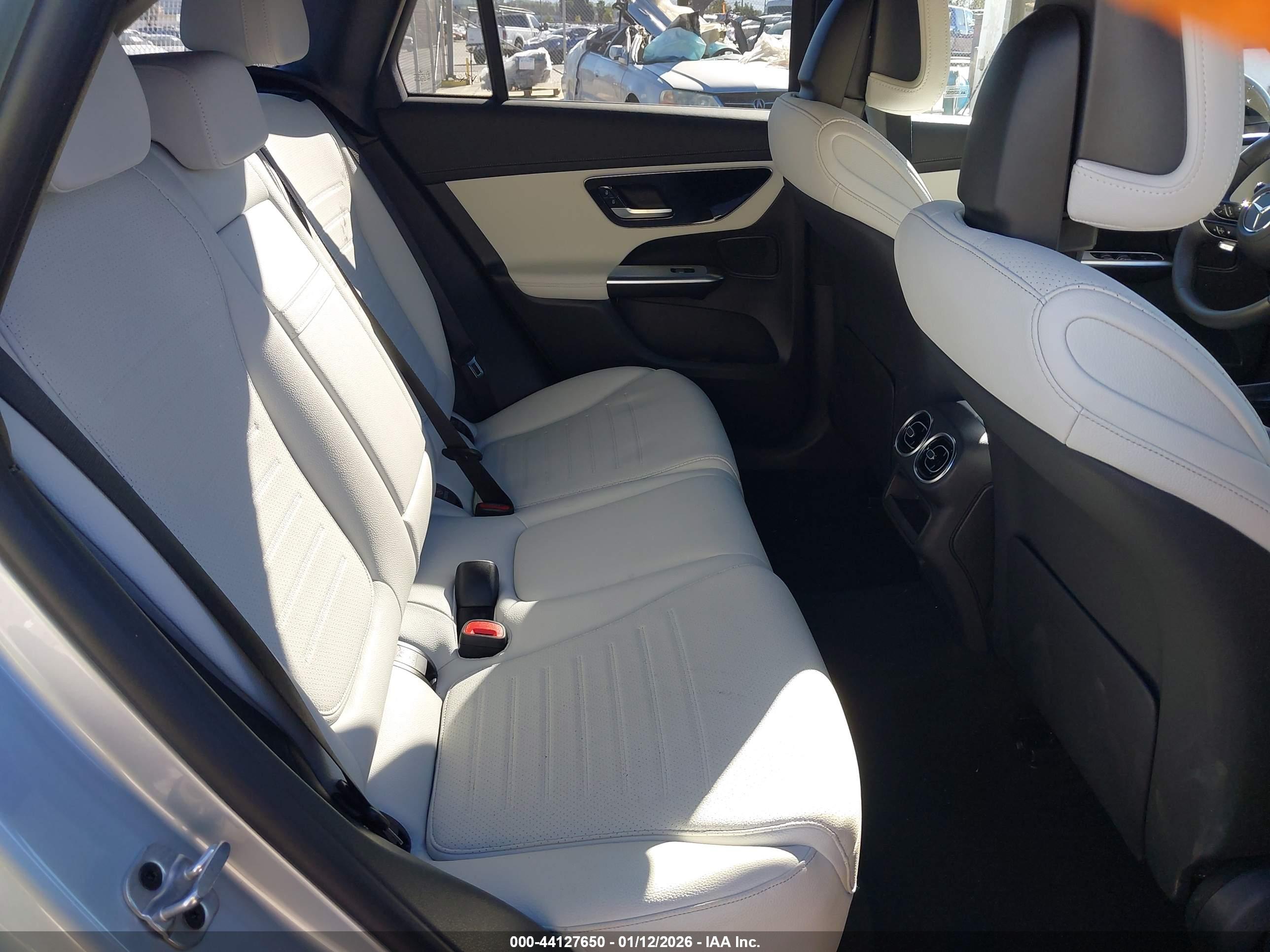 MERCEDES-BENZ GLC image 8
