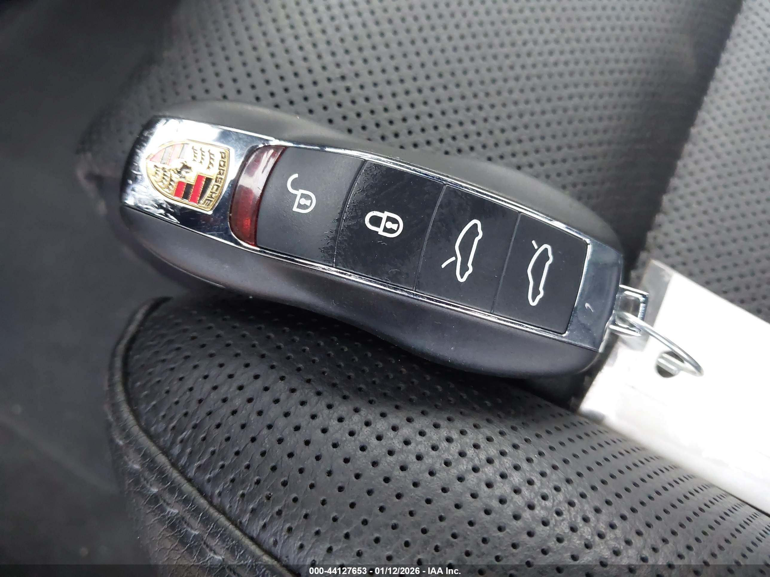 PORSCHE 718 image 11