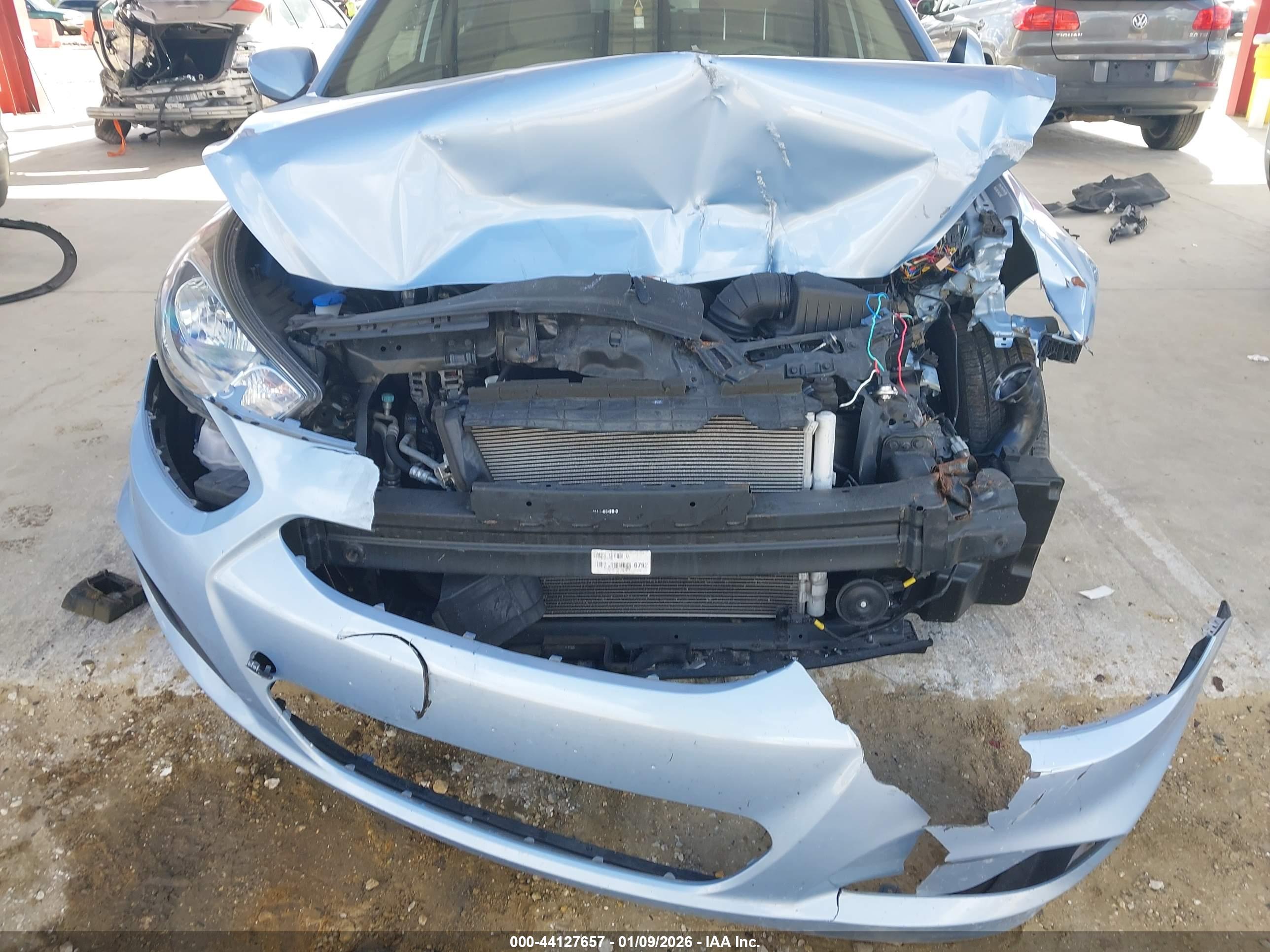 HYUNDAI ACCENT image 6