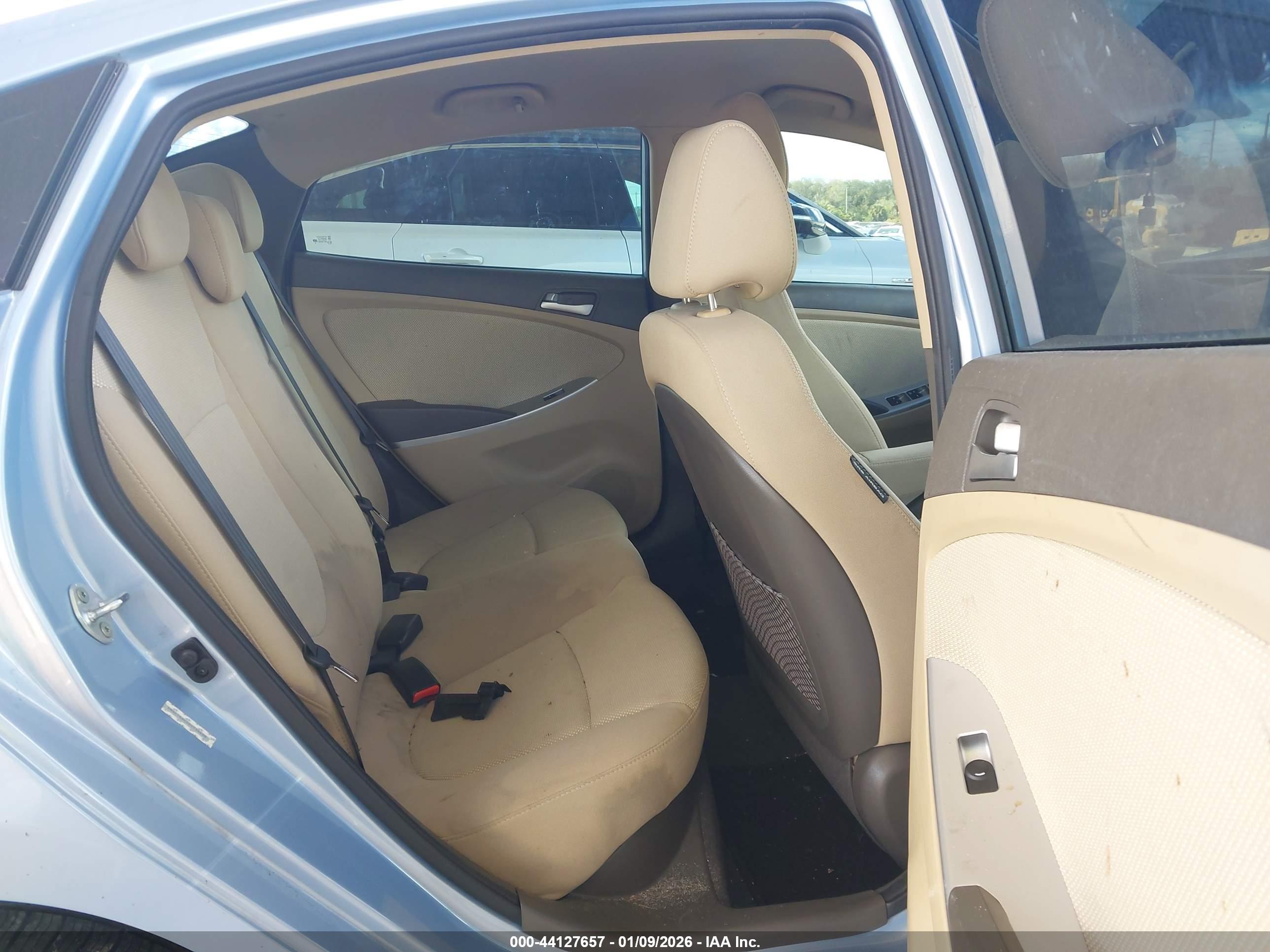 HYUNDAI ACCENT image 8