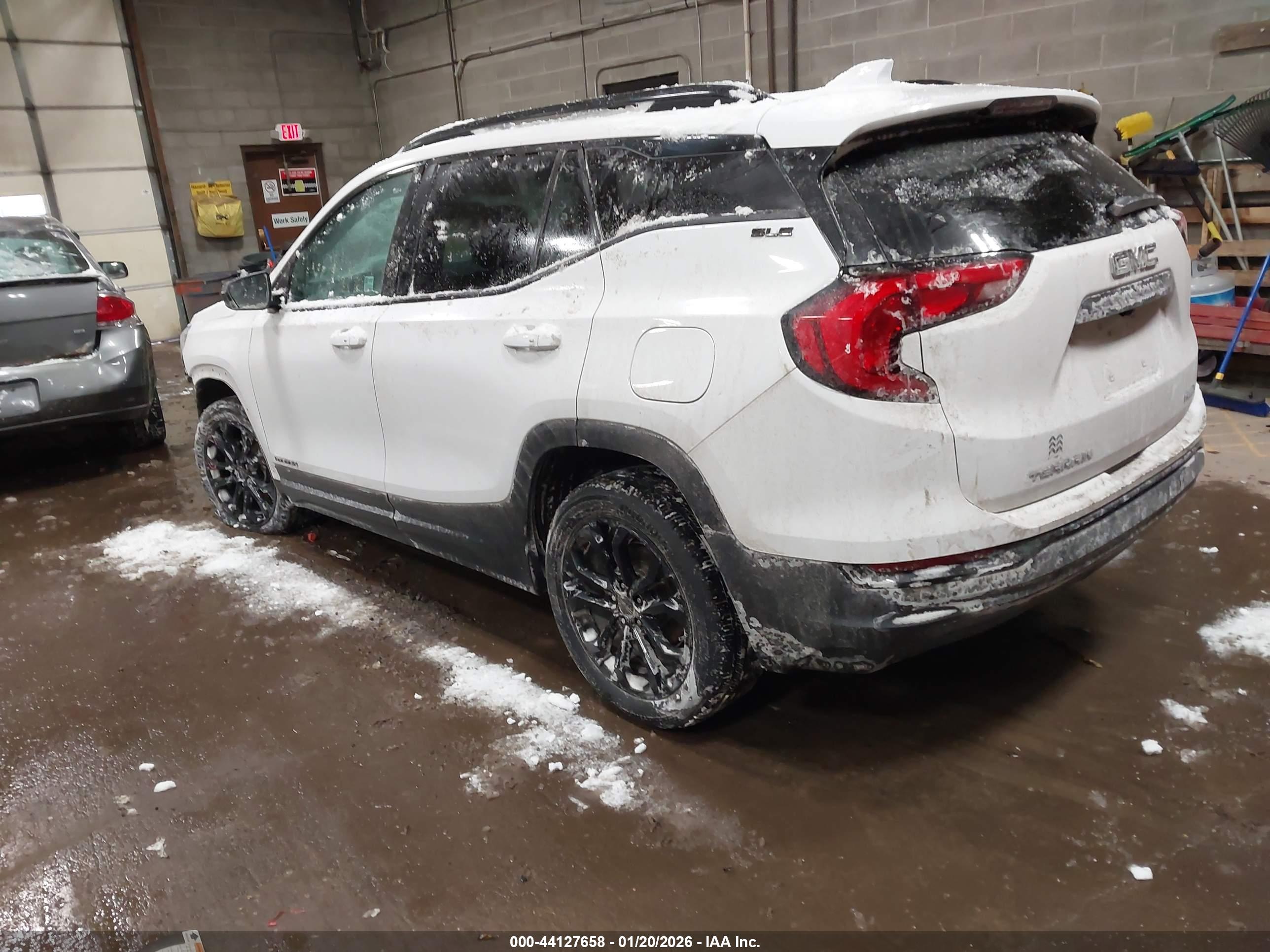 GMC TERRAIN image 3