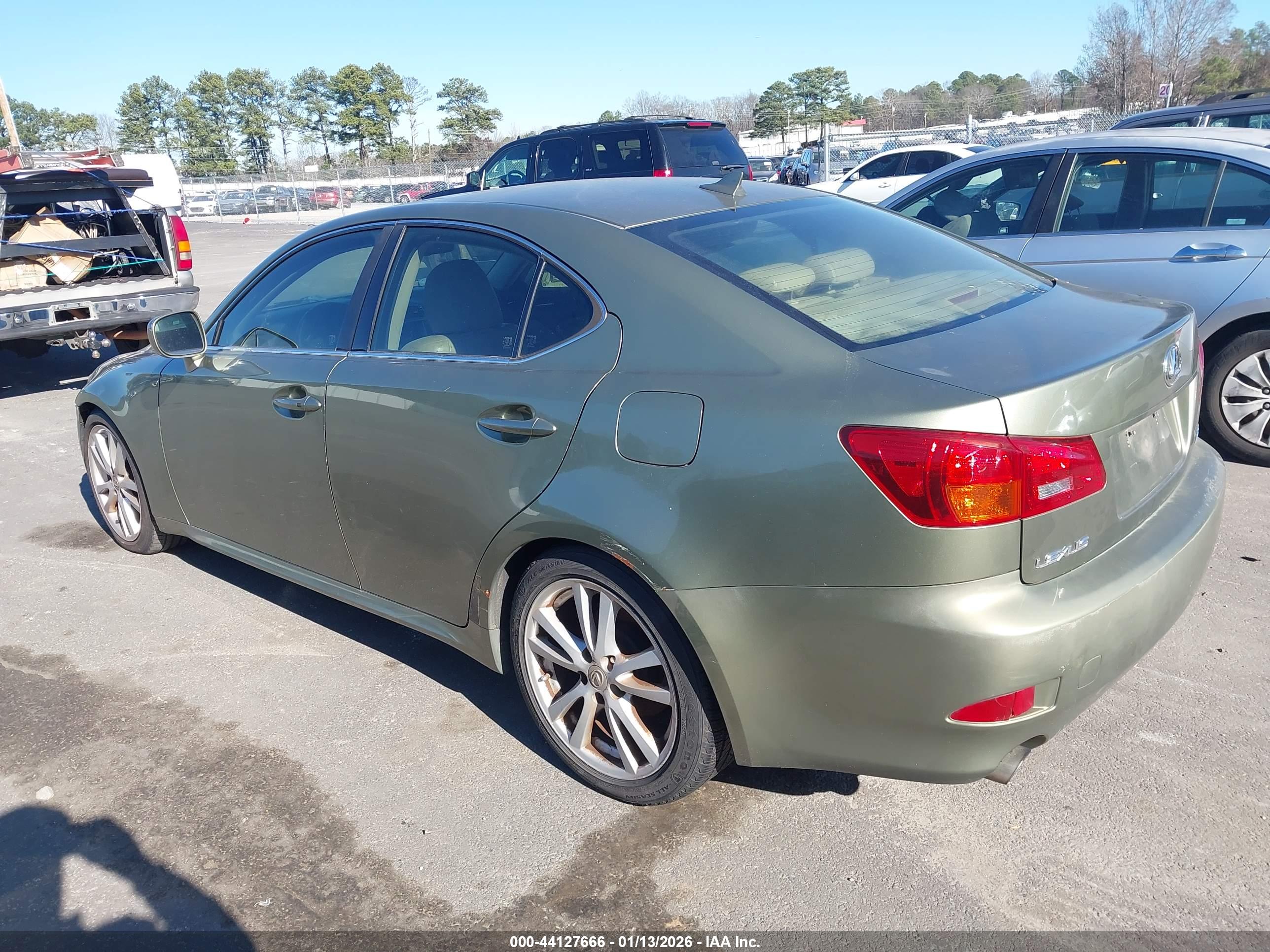 LEXUS IS image 3