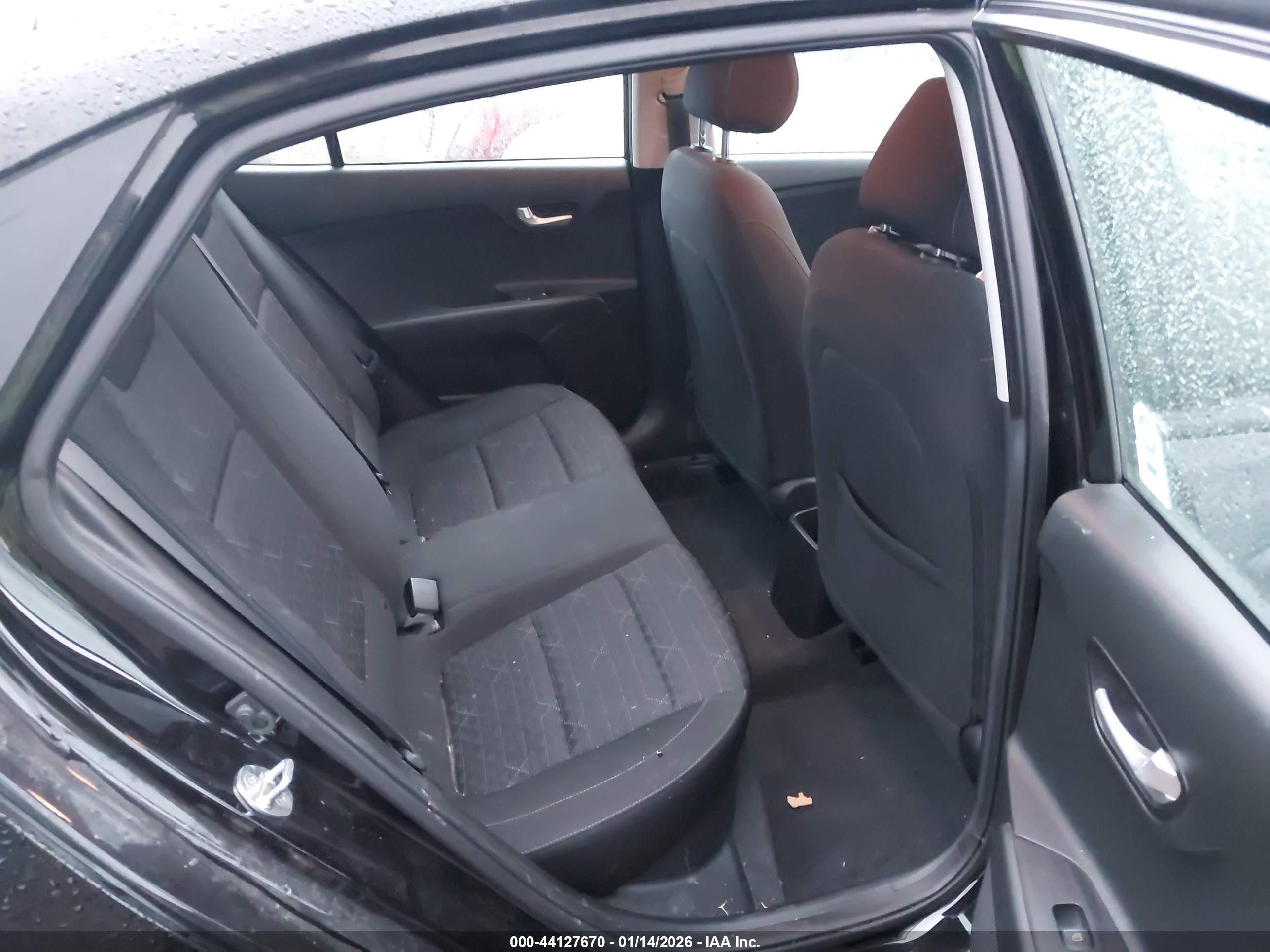 KIA RIO image 8