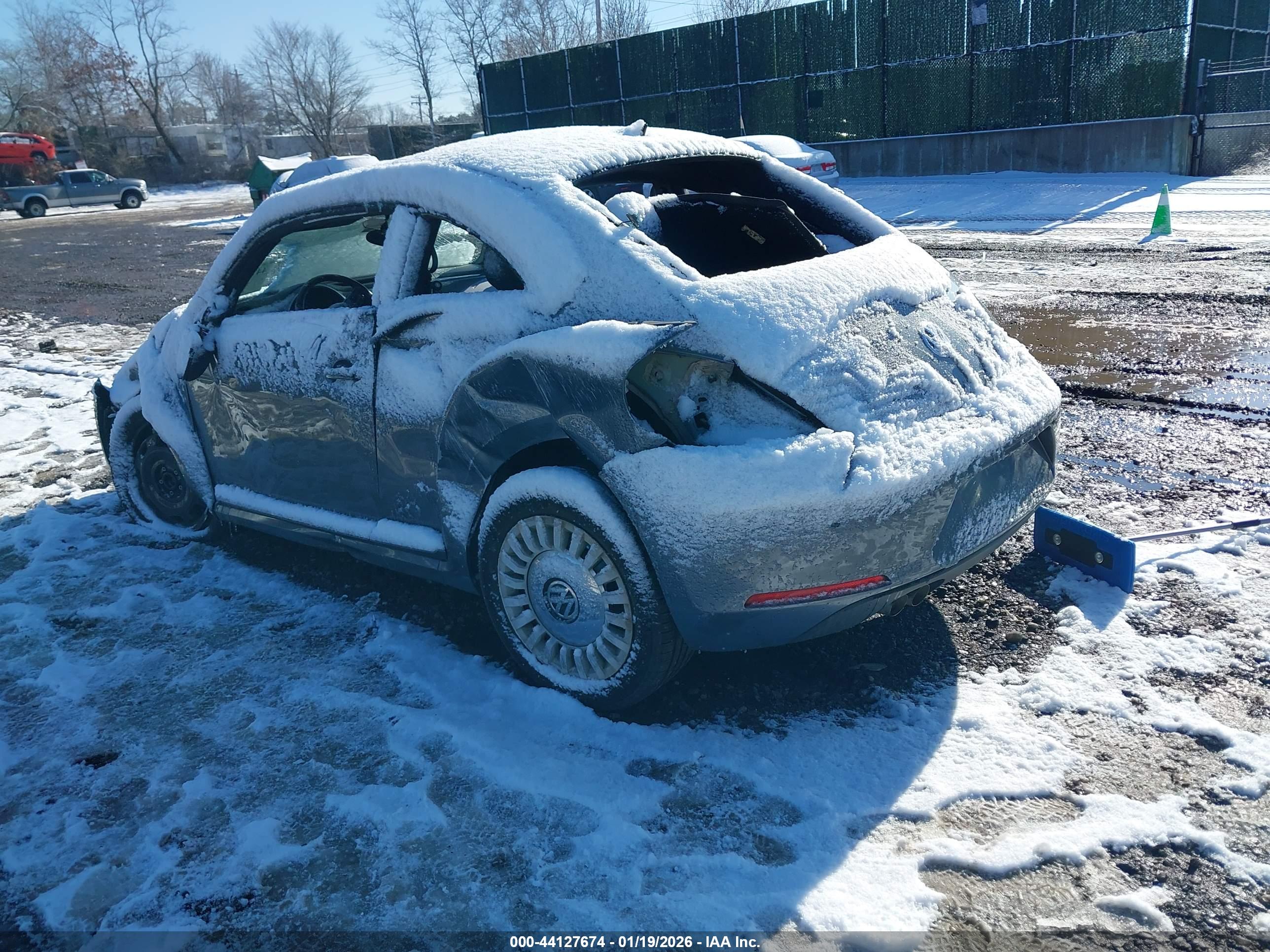 VOLKSWAGEN BEETLE image 3