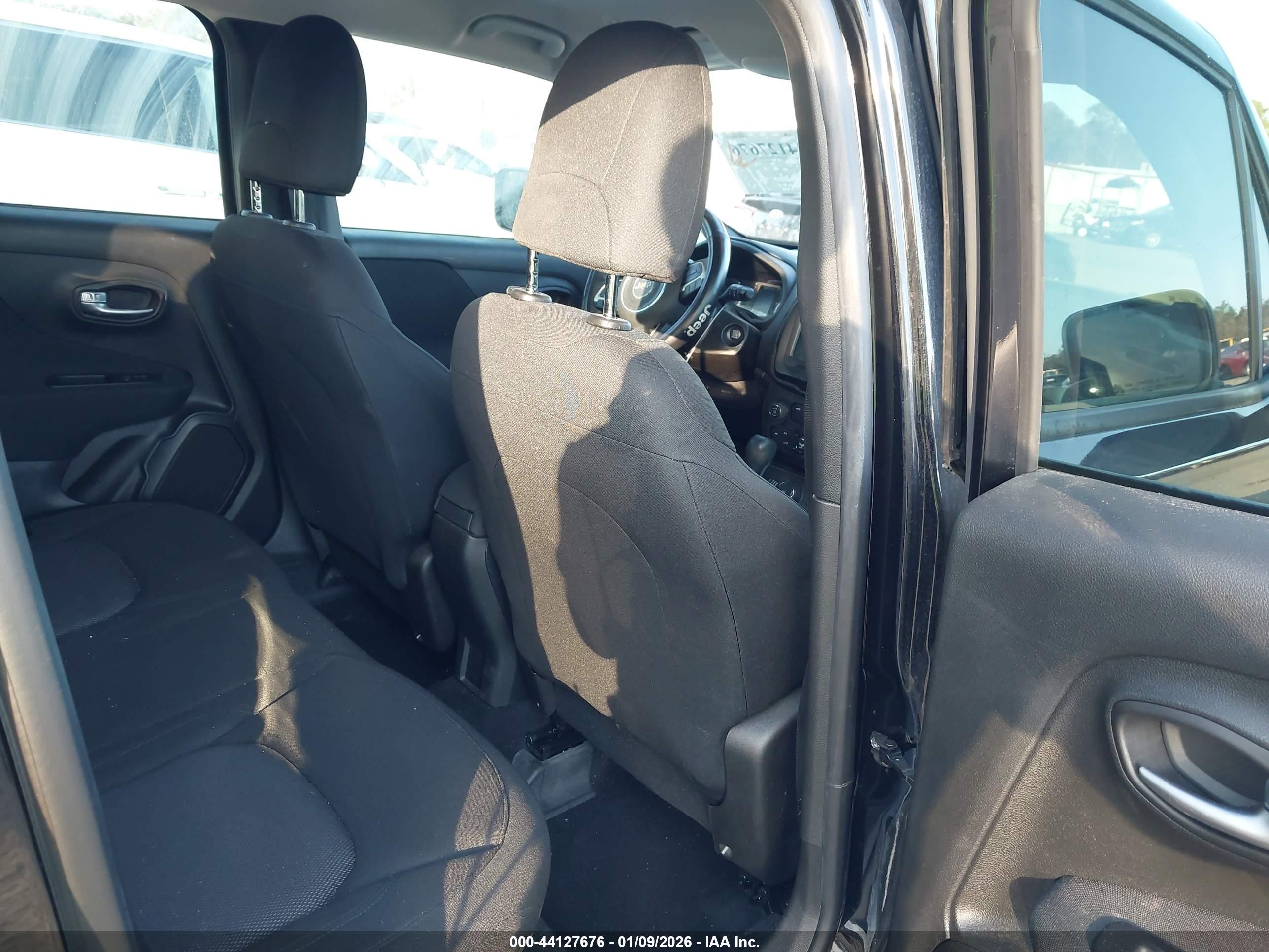 JEEP RENEGADE image 8