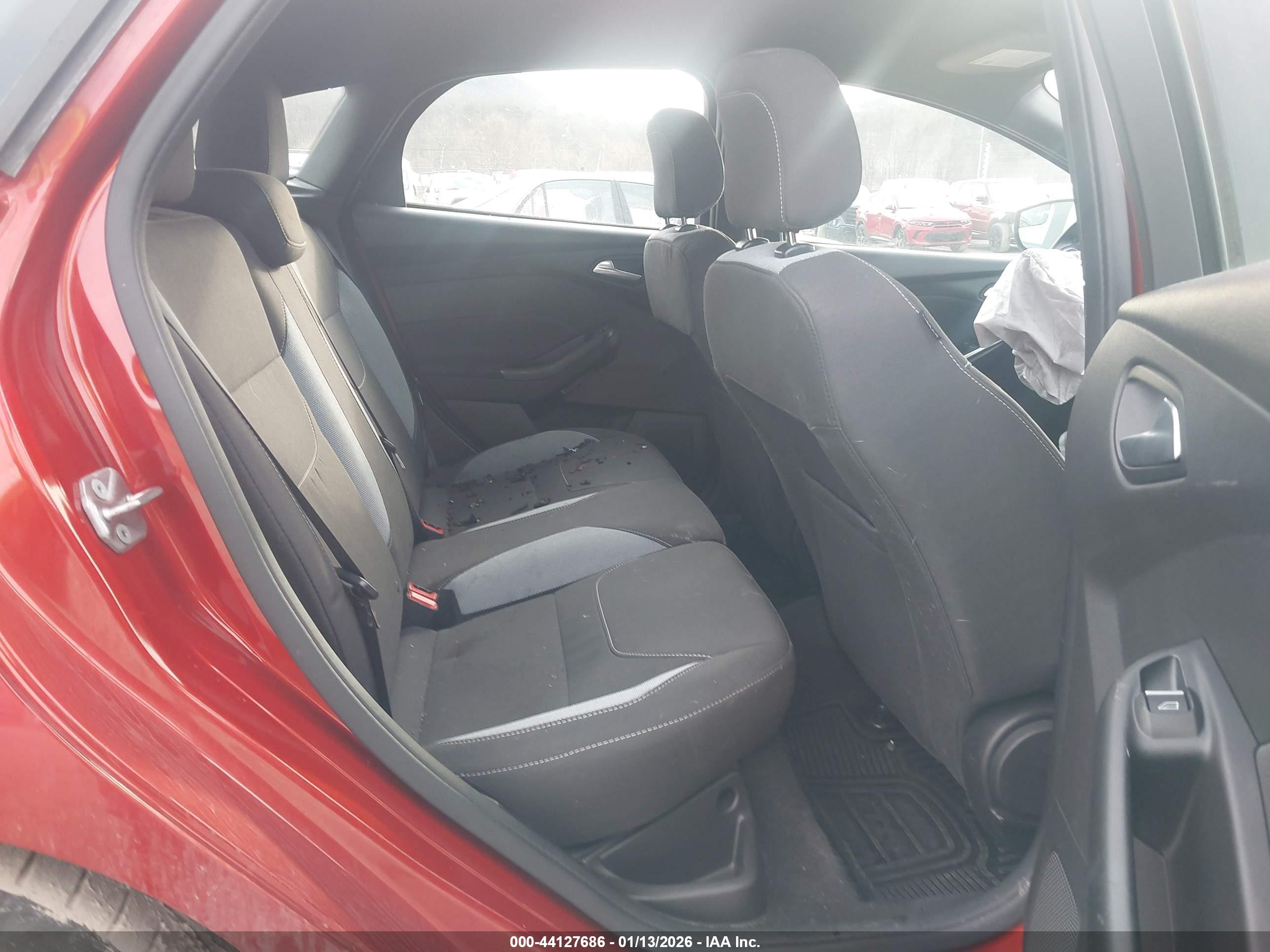 FORD FOCUS image 8