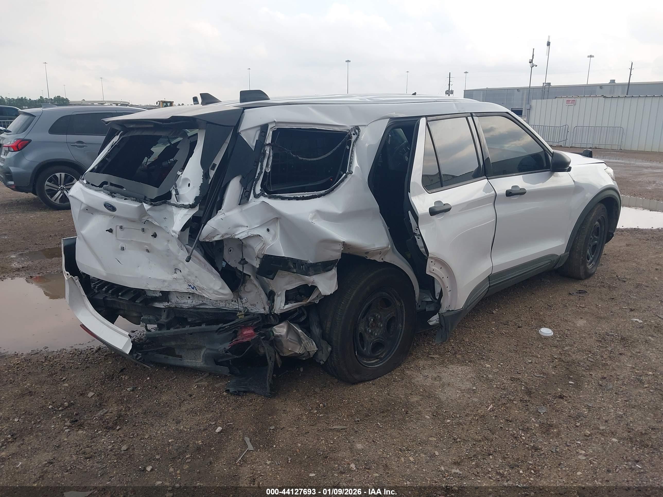 FORD EXPLORER image 4