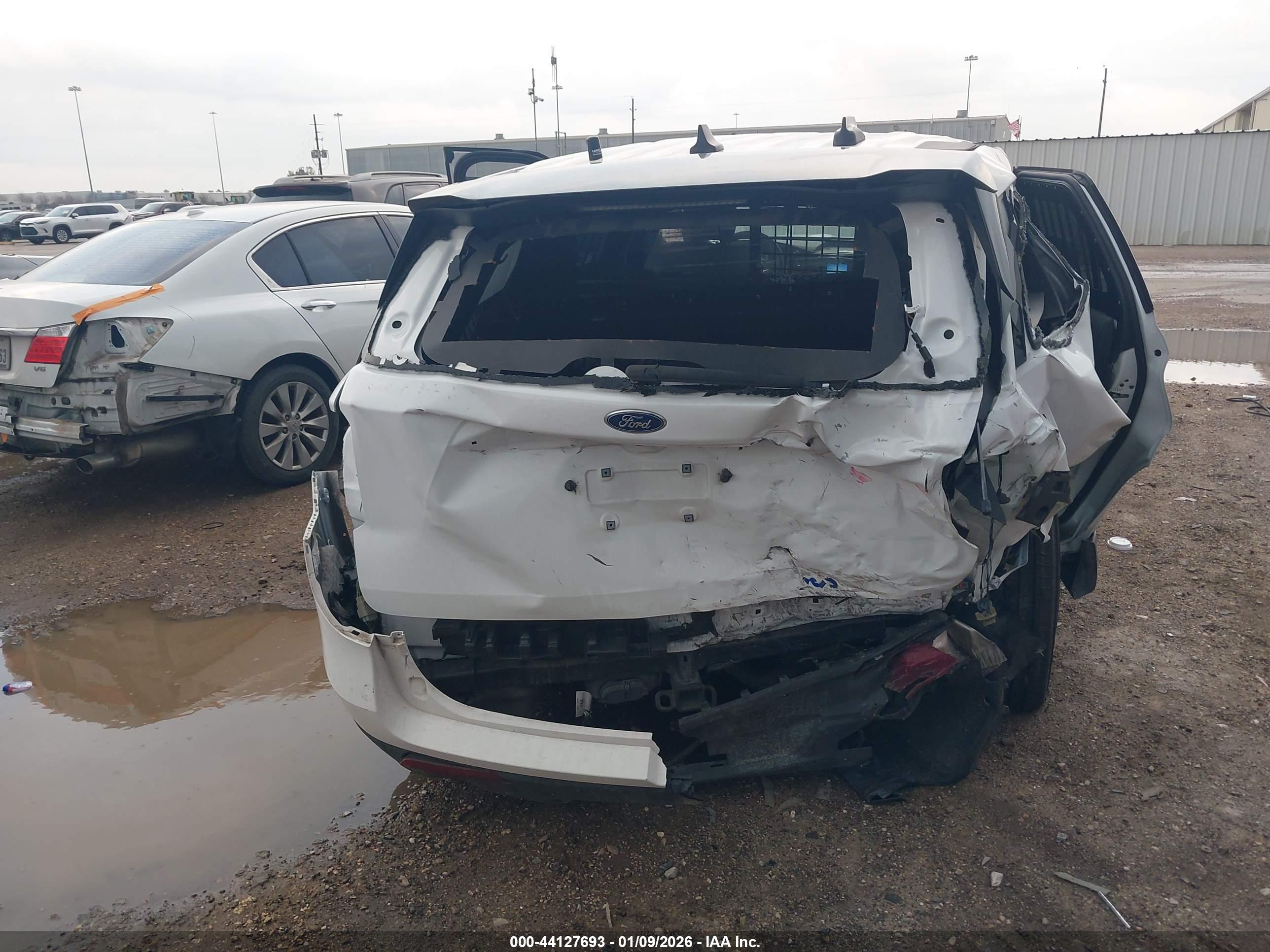 FORD EXPLORER image 6