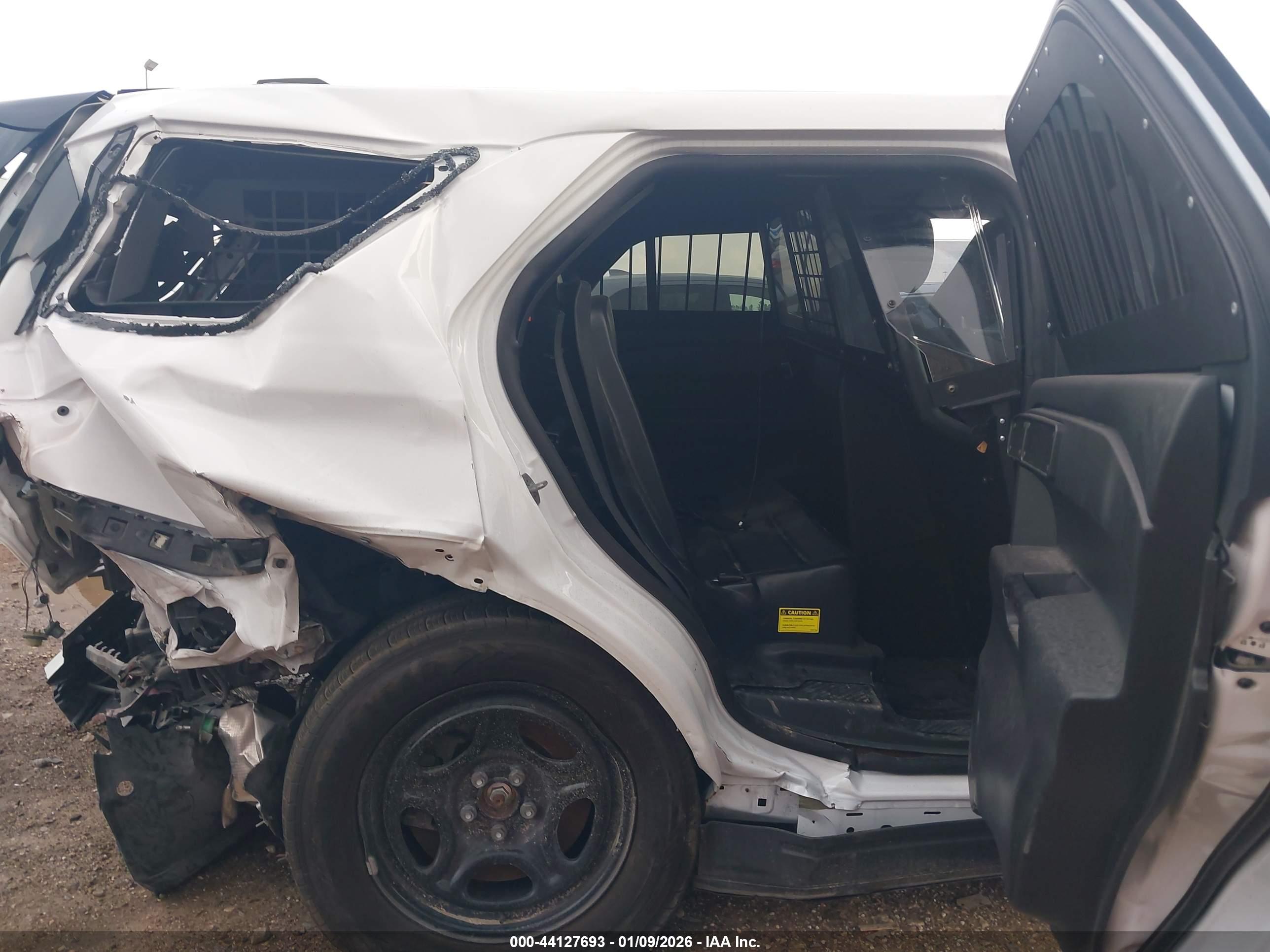 FORD EXPLORER image 8