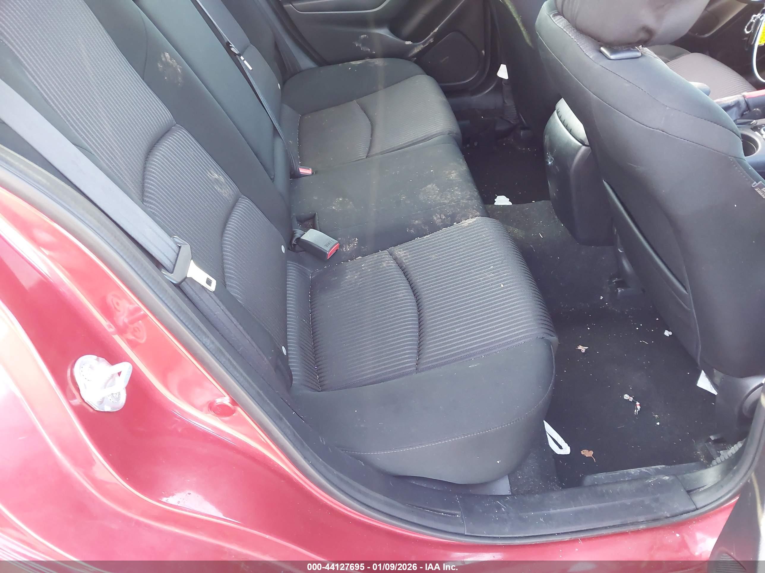 MAZDA 3 image 8