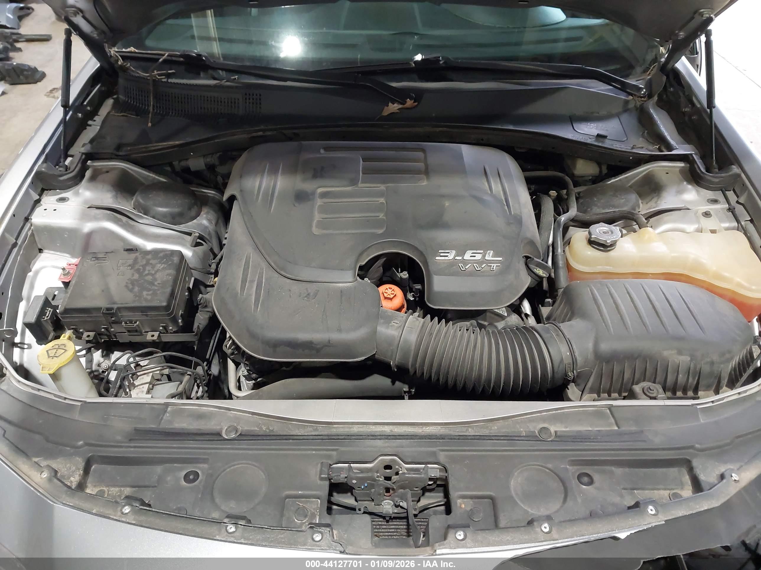 CHRYSLER 300C image 10